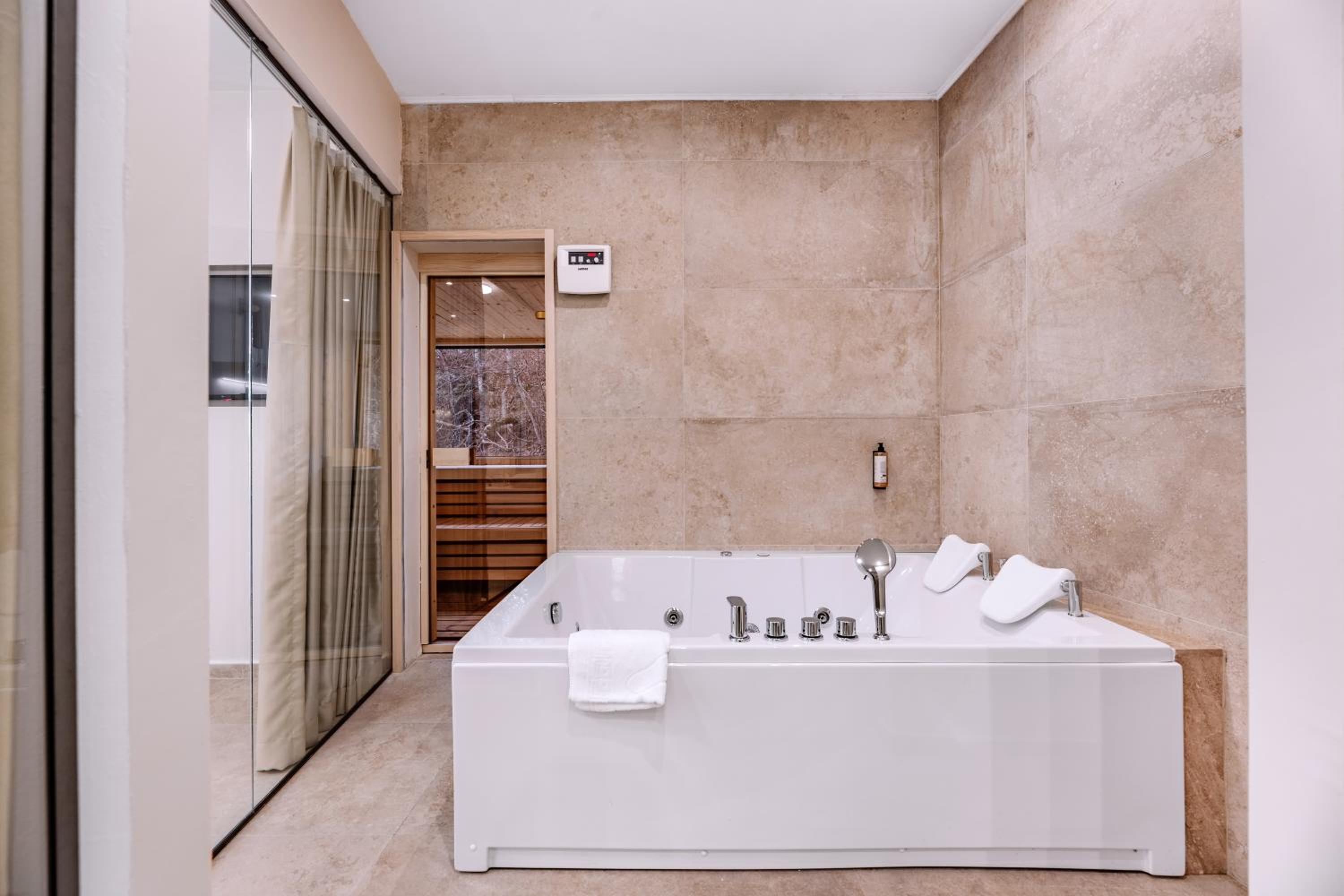 Superior Apartment with Sauna, Spa Bath and Side Lake View - Photo 13