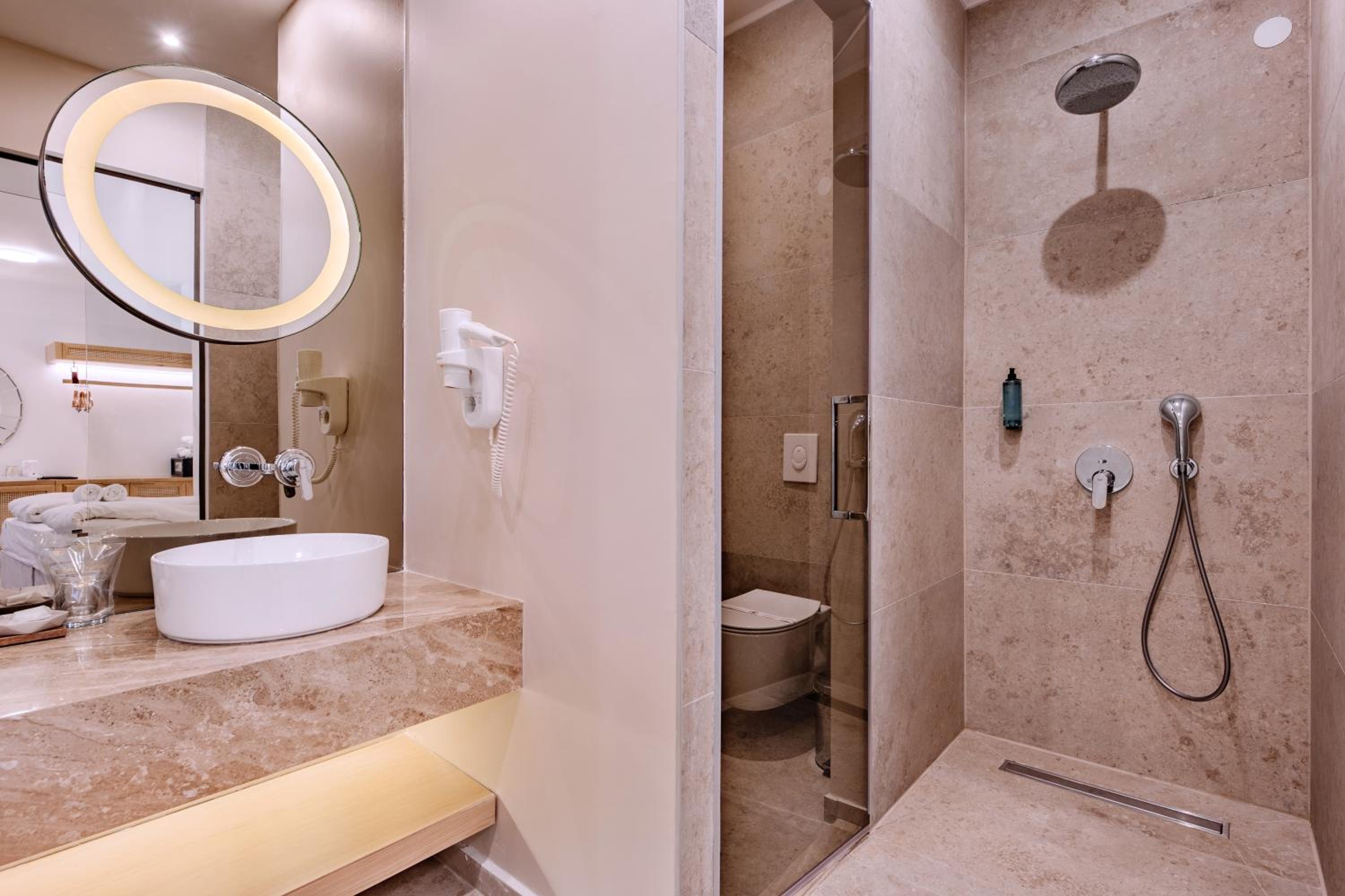 Superior Apartment with Sauna, Spa Bath and Side Lake View - Photo 5