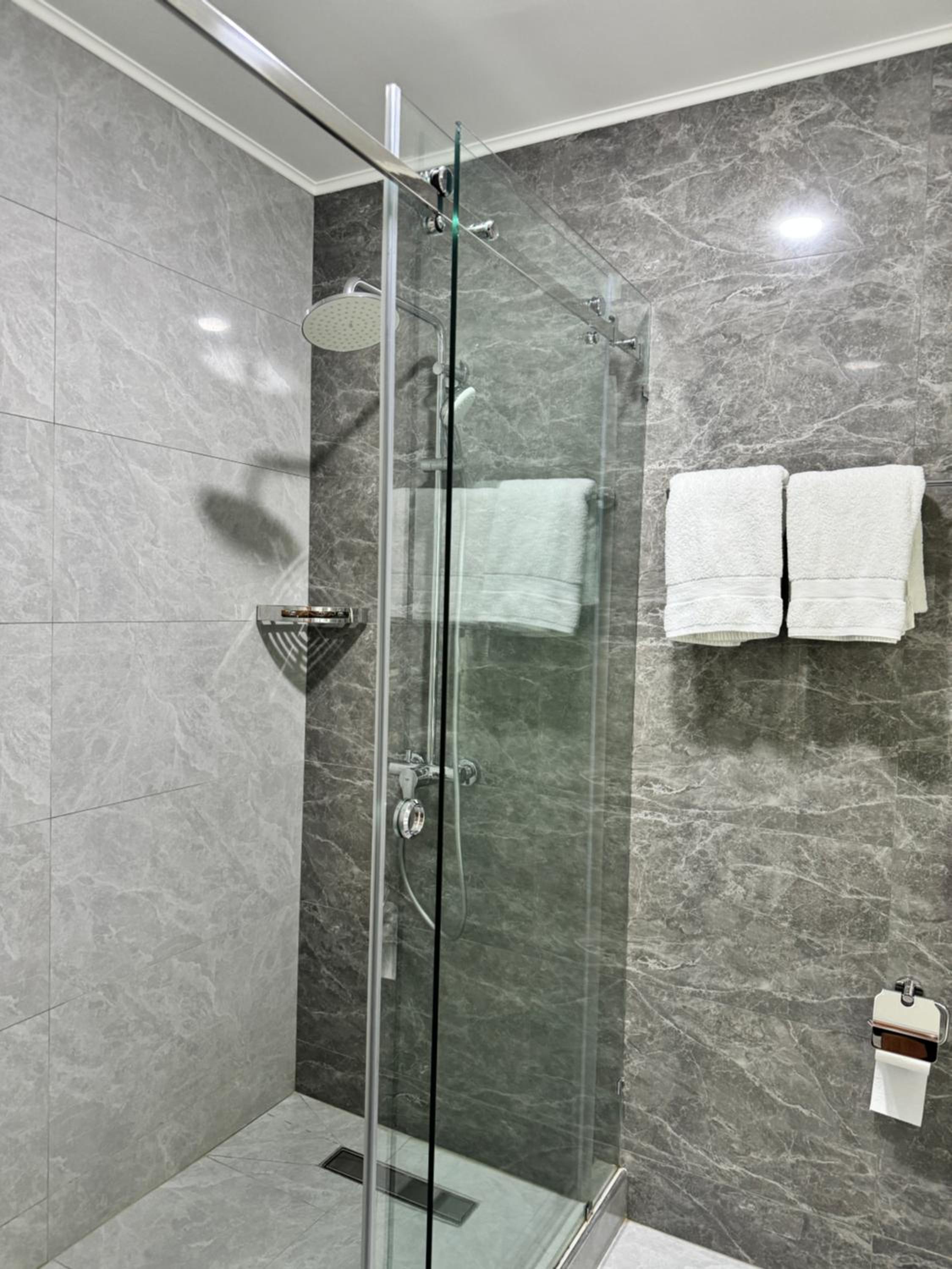 Standard Twin Room - Photo 13