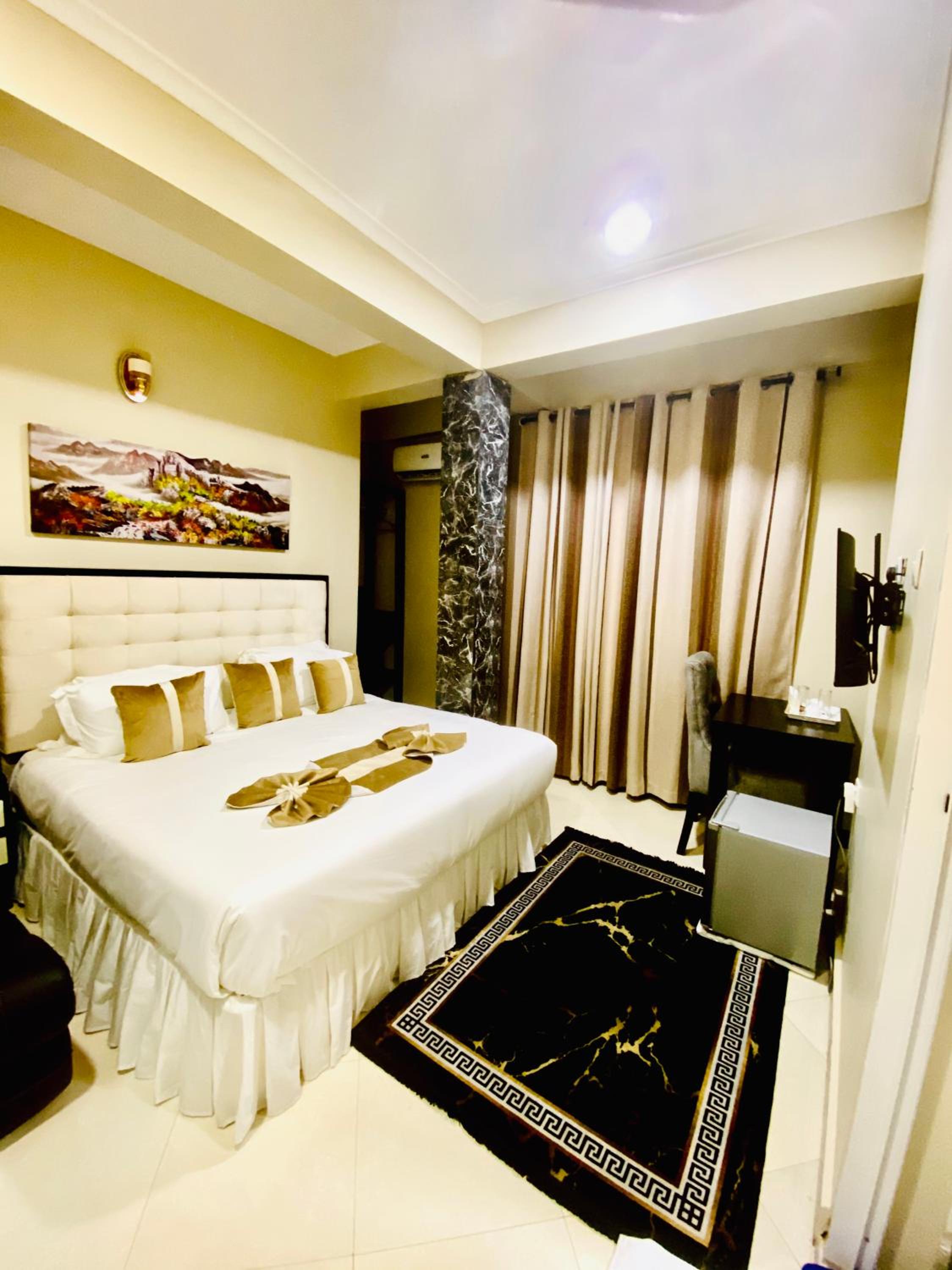 Executive Suite photo 2