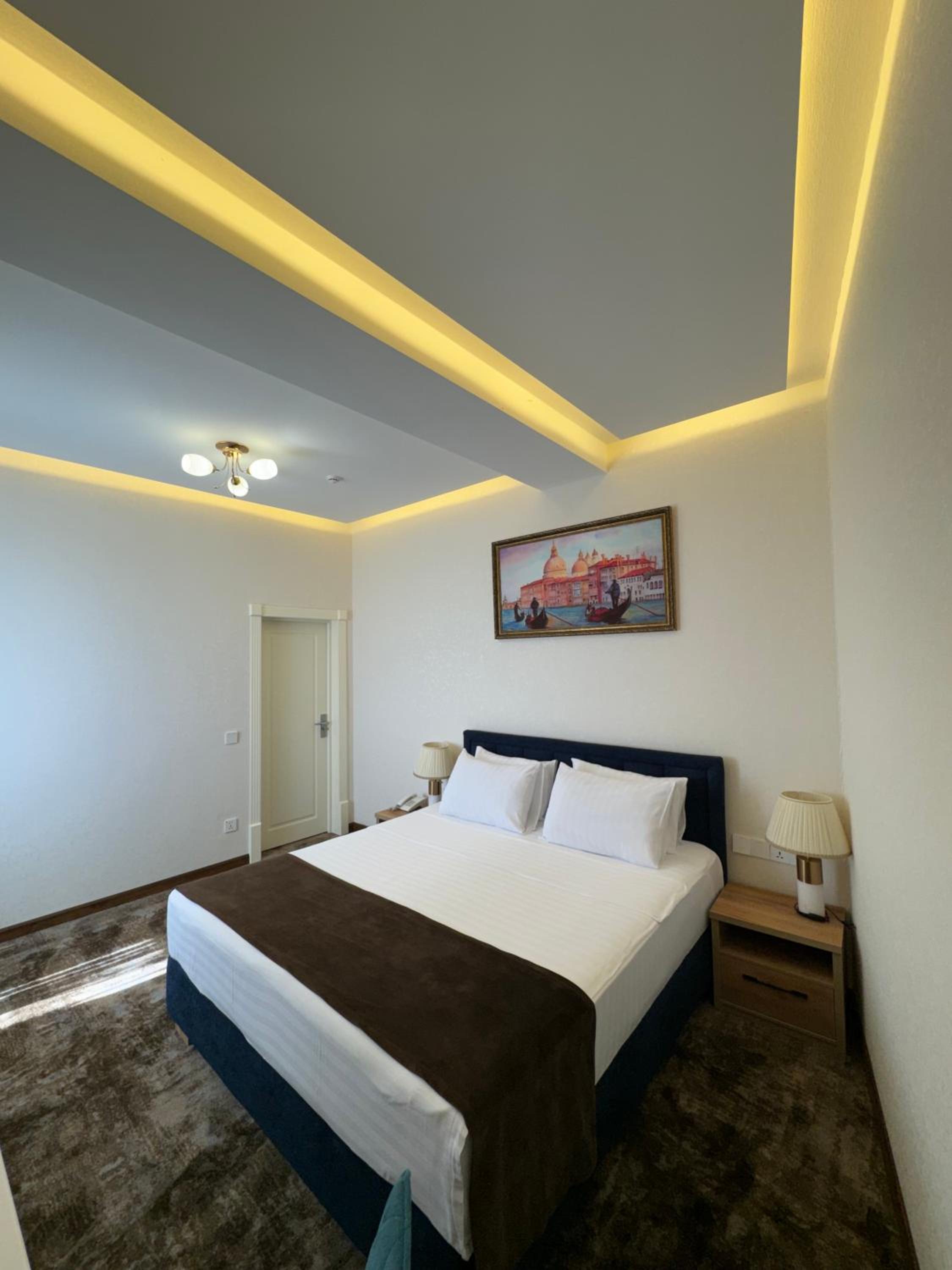 Suite - Photo 14