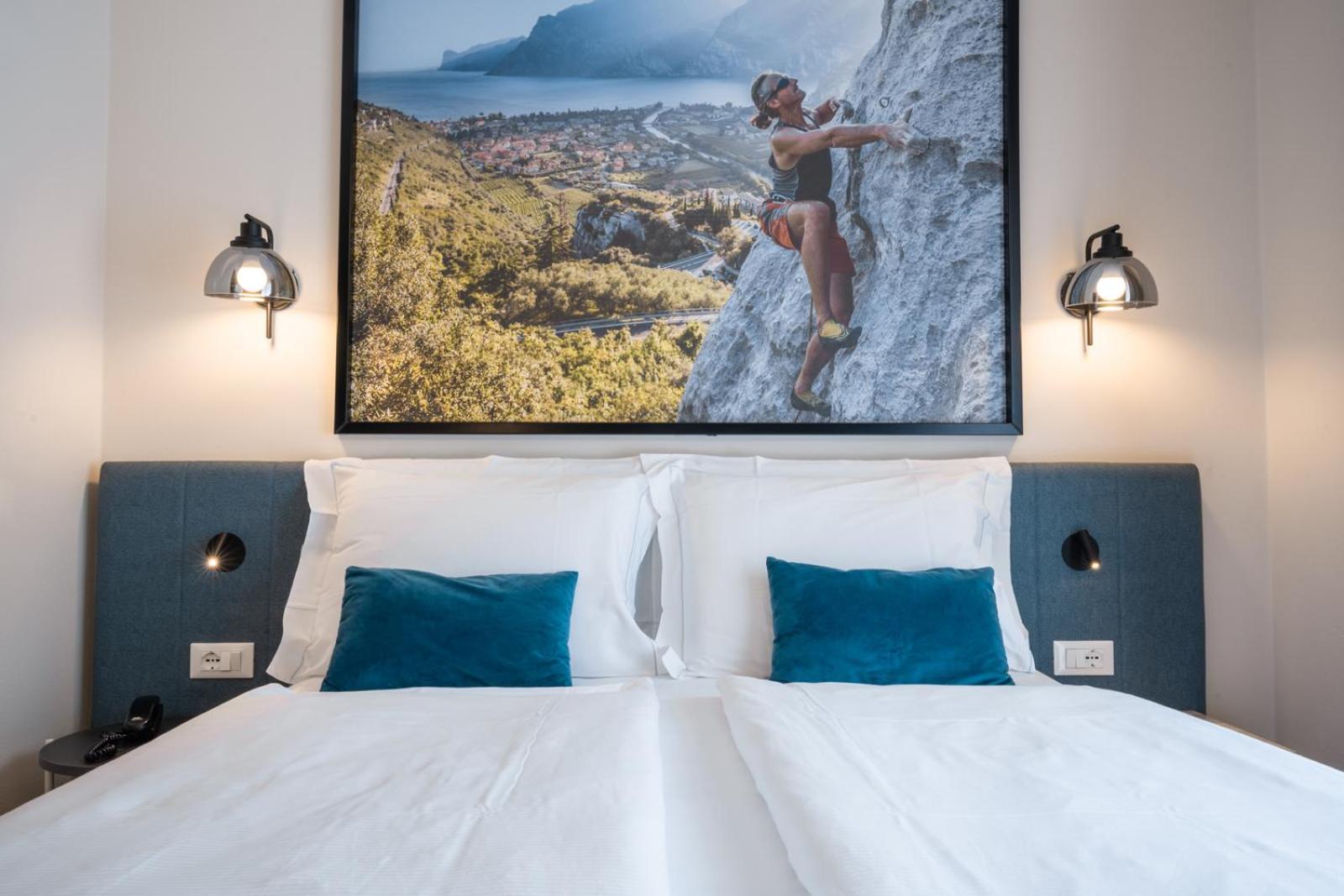 Classic Plus Double or Twin Room - Photo 7