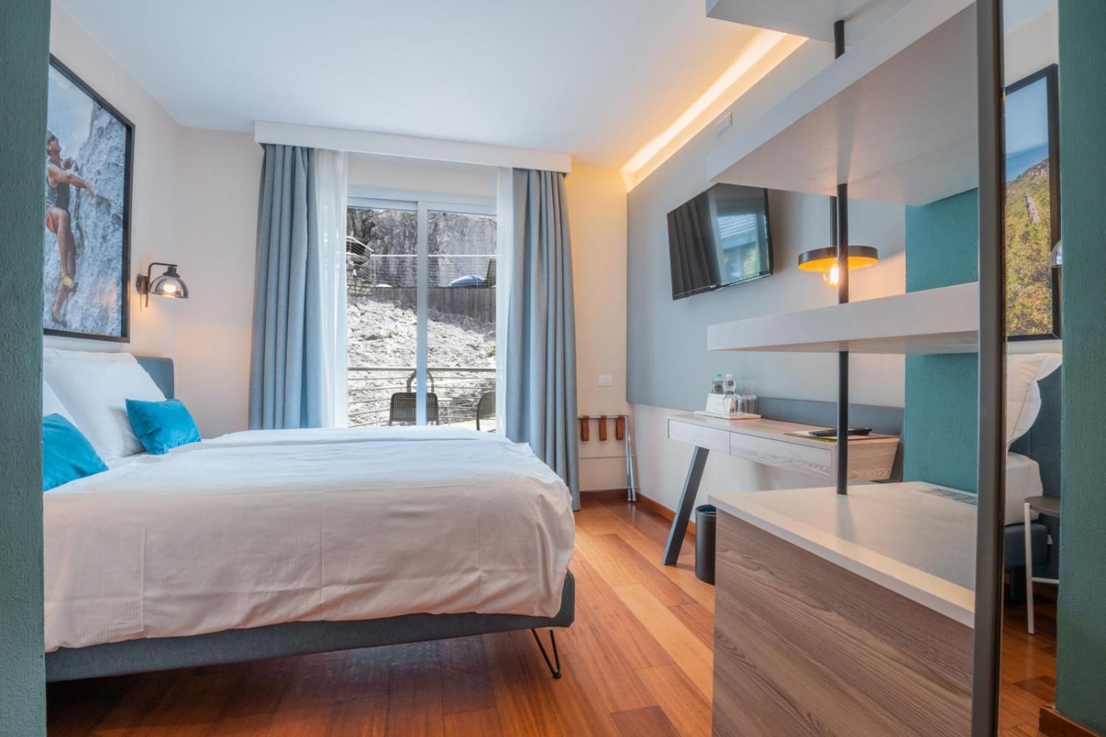 Classic Plus Double or Twin Room - Photo 8