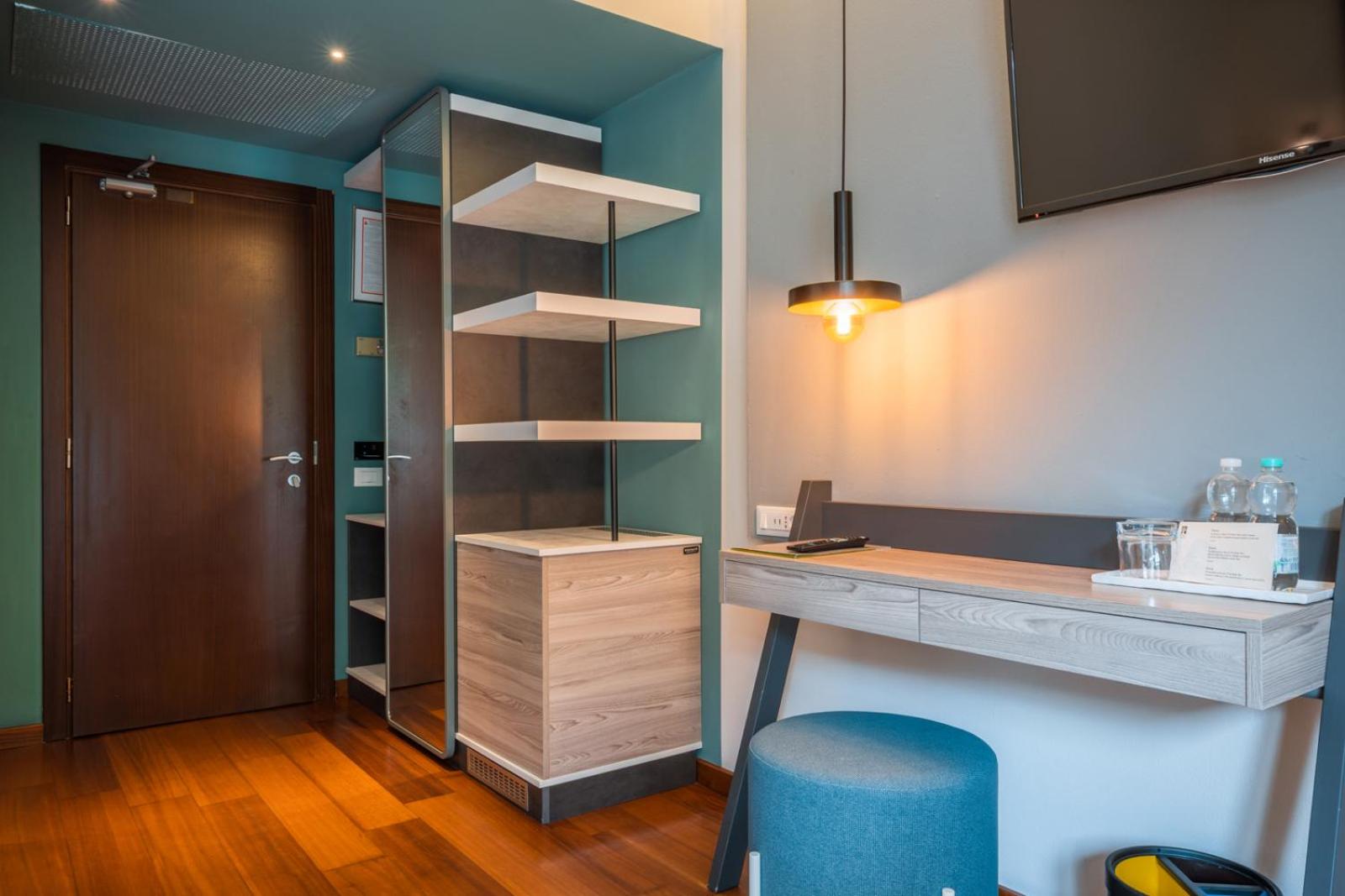 Classic Plus Double or Twin Room - Photo 6