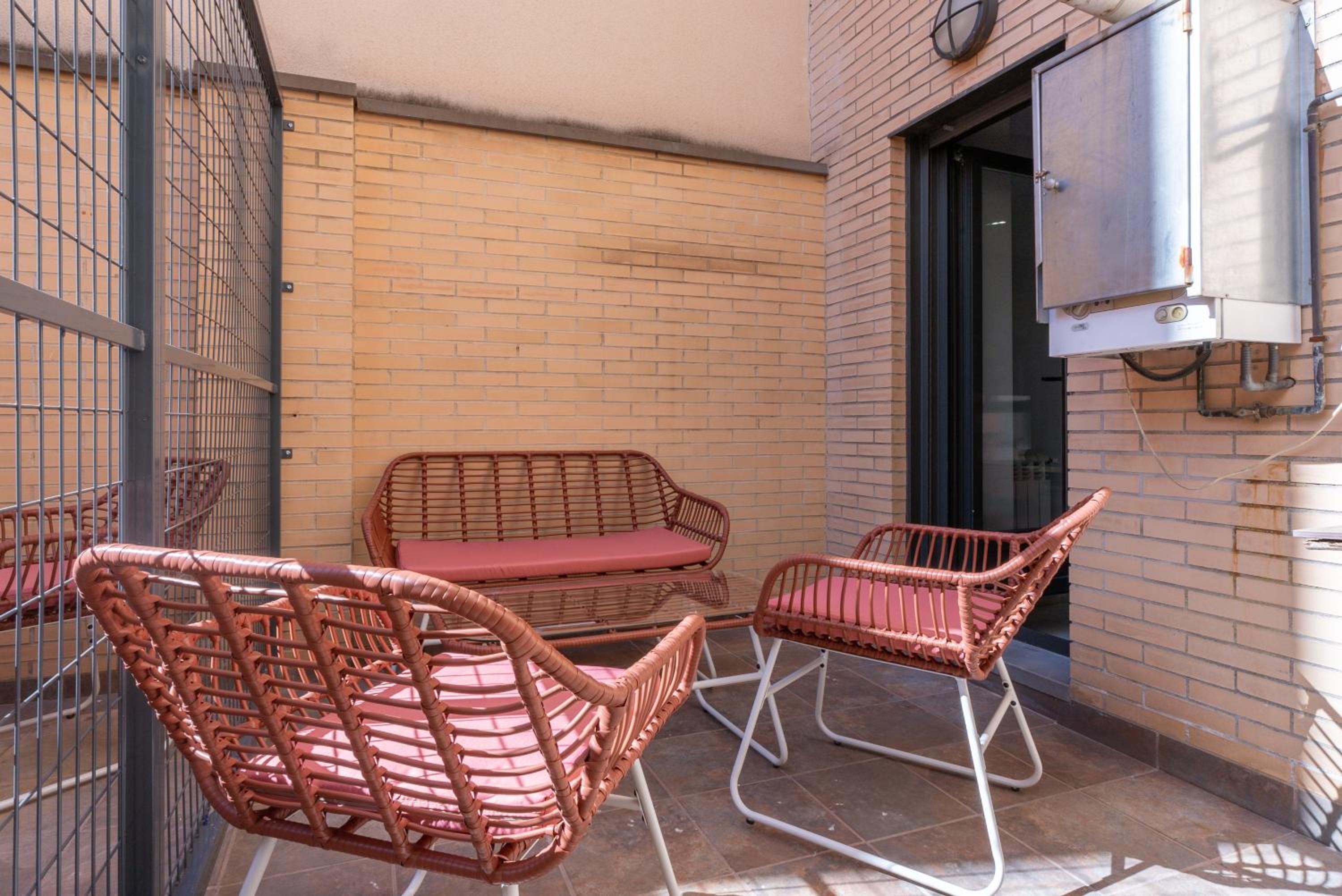 One-Bedroom Apartment with Patio photo 3