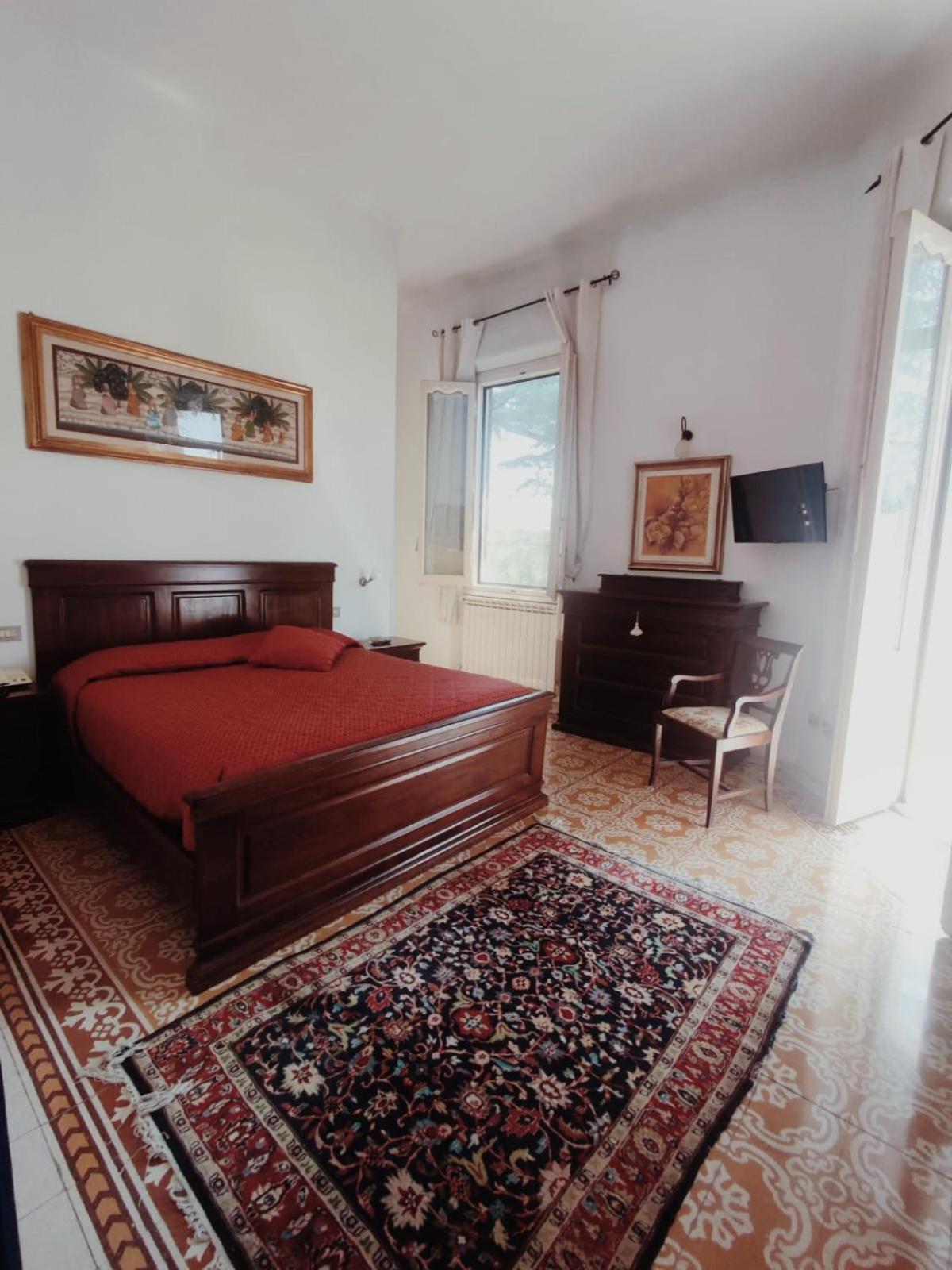 Standard King Room photo 3