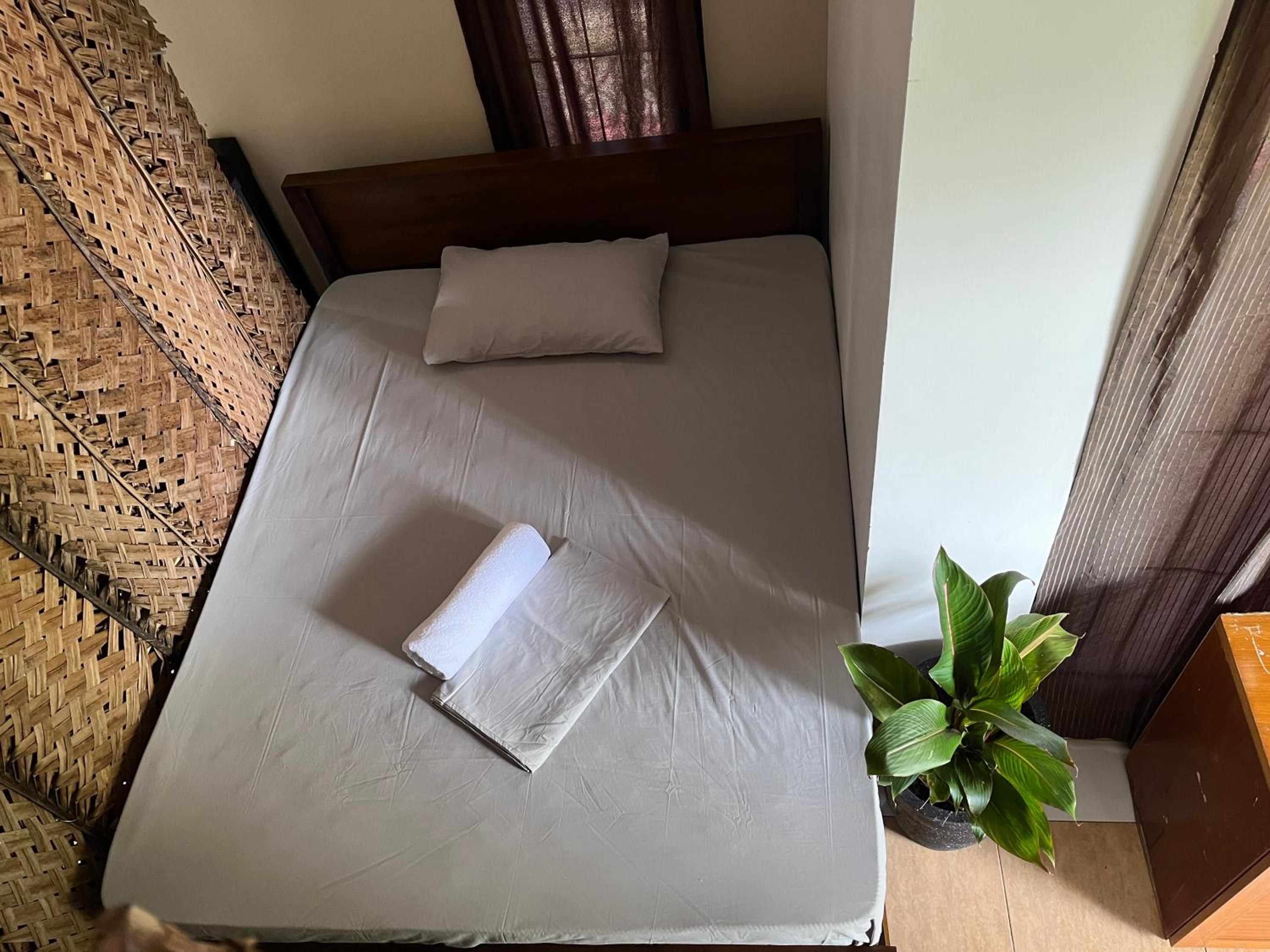 Small Single Room photo 3