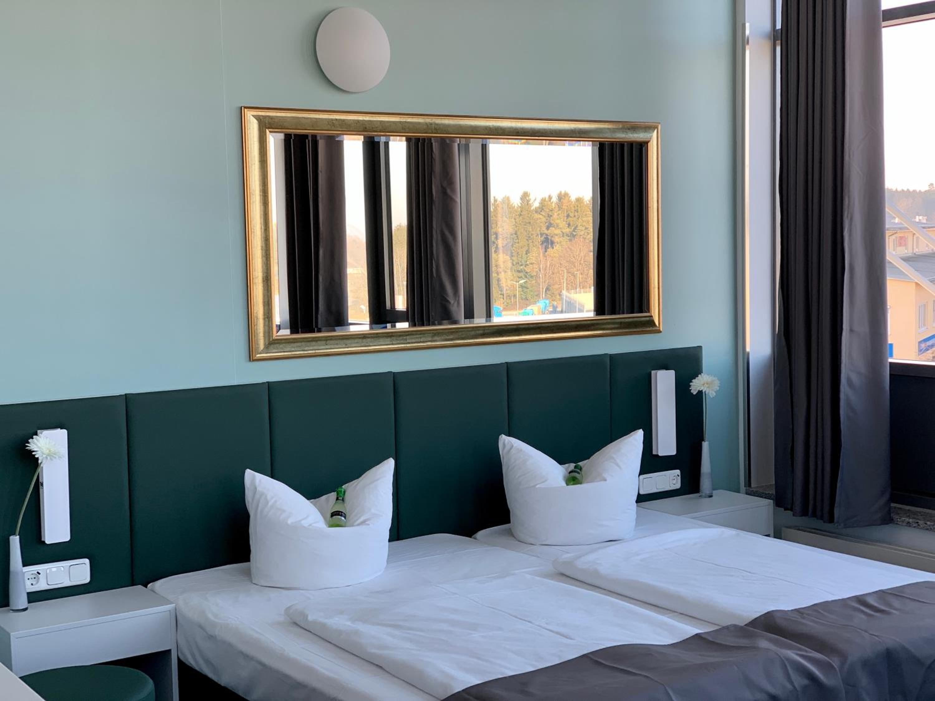 Double Room with Spa Bath - Photo 2