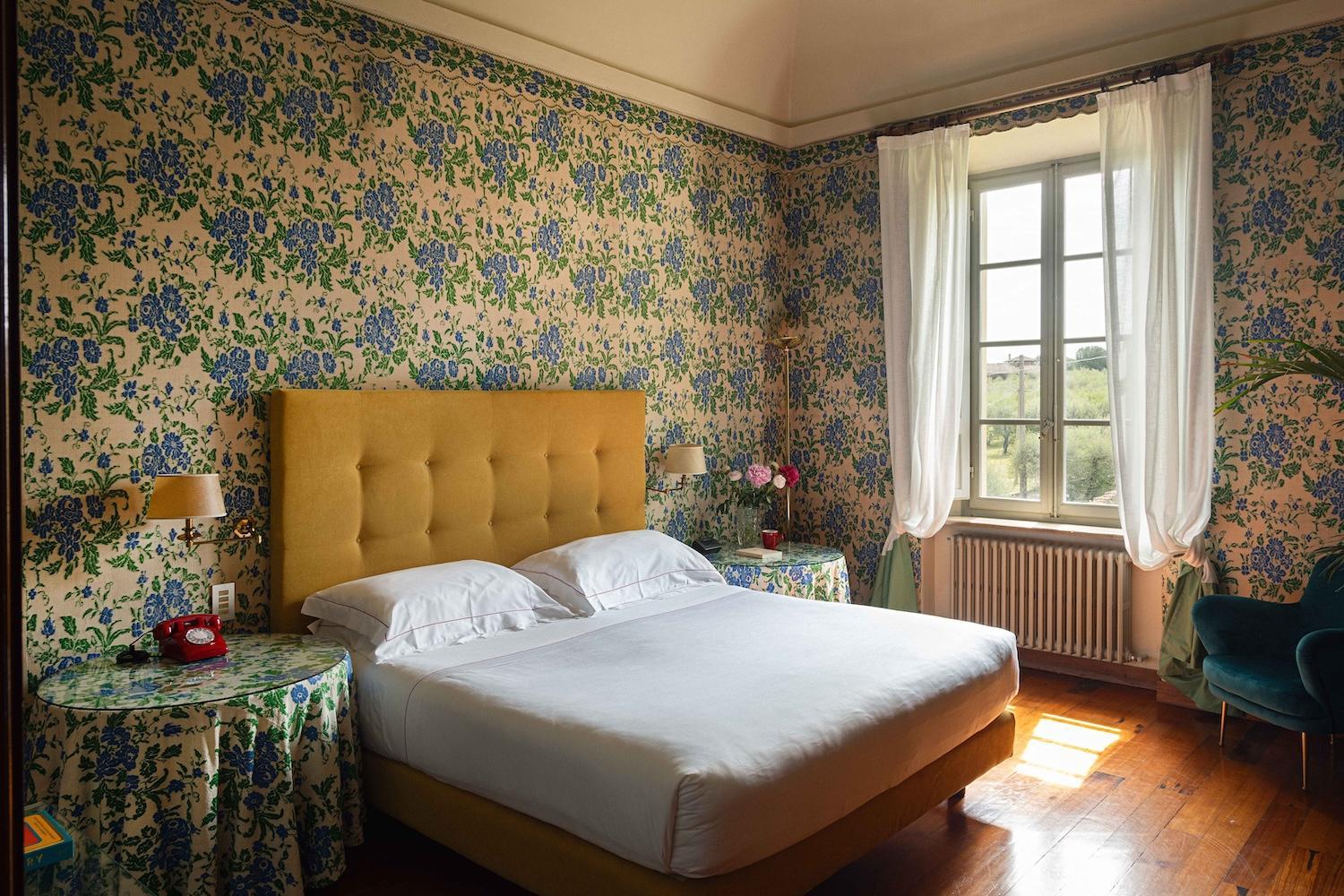Deluxe Room - Photo 11