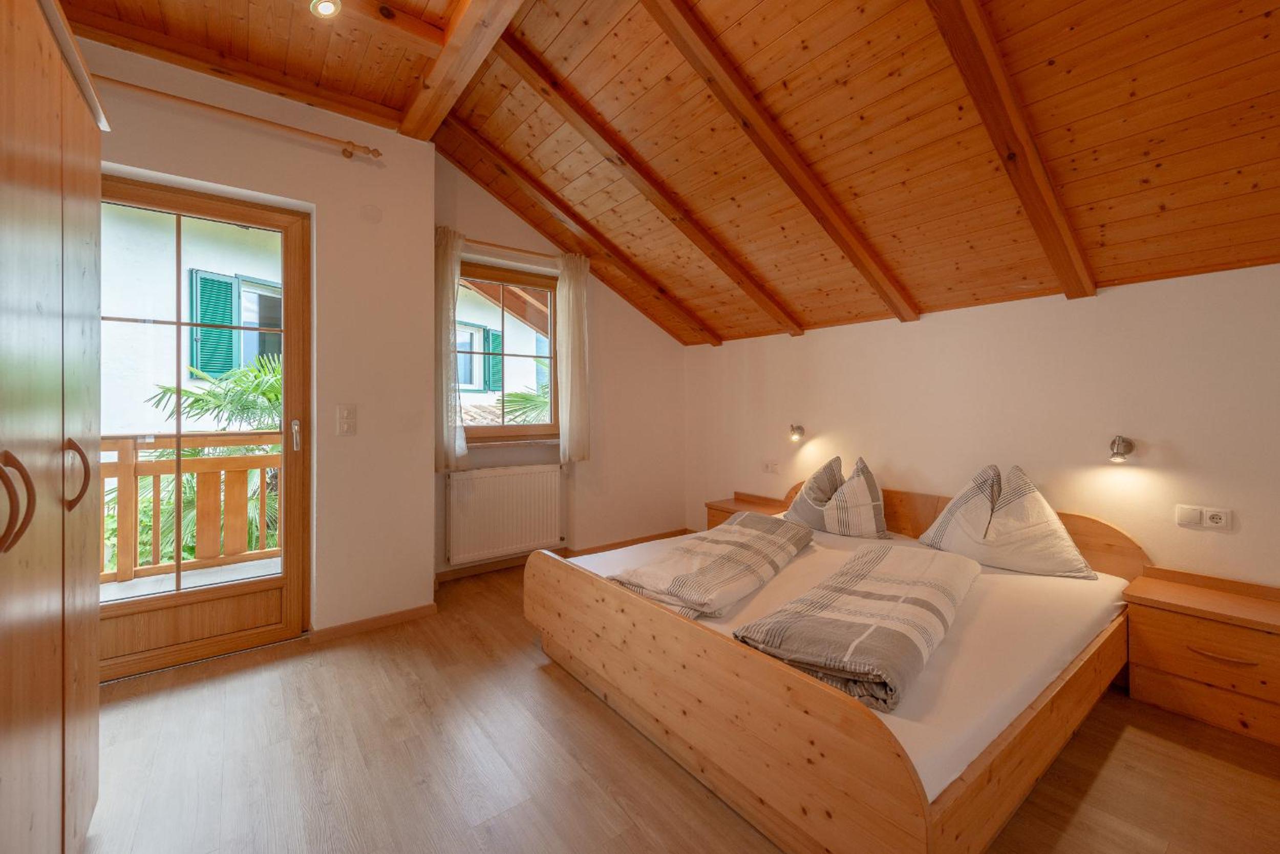 Apartment with Lake View