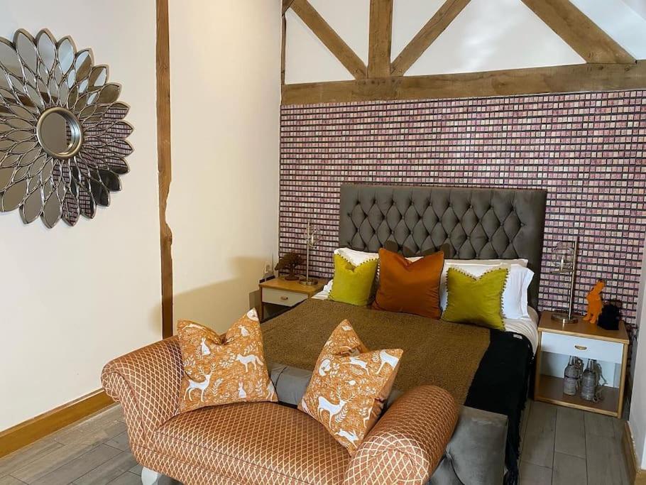 Seven-Bedroom House photo 1