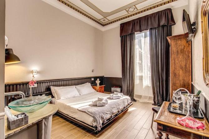 Standard Queen Room