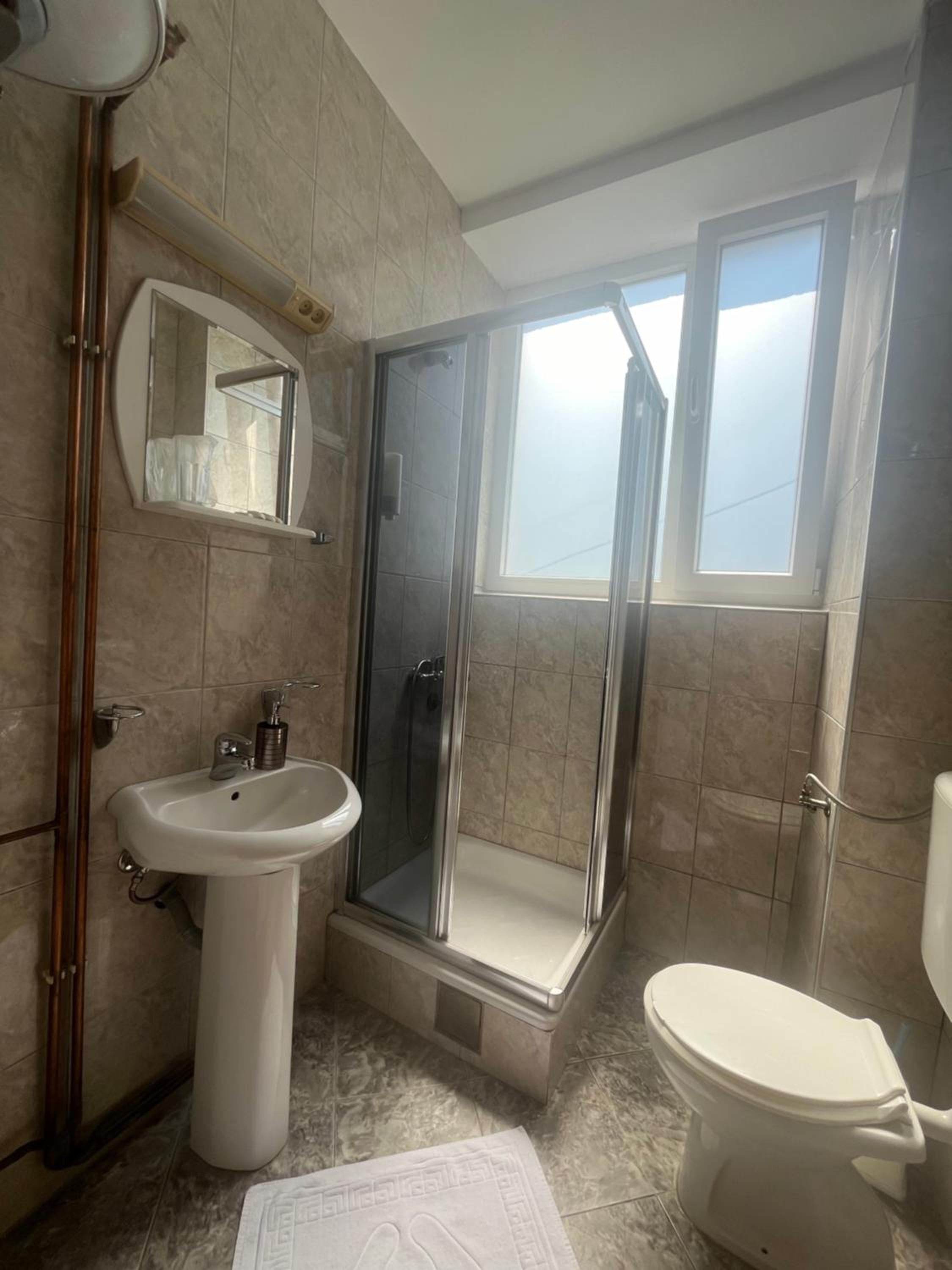 Basic Triple Room - Photo 2