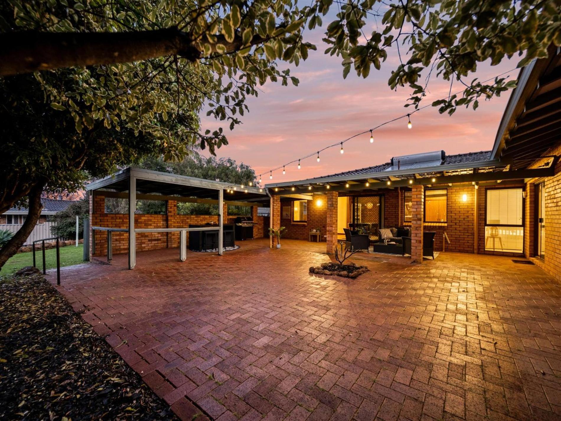 Four-Bedroom House photo 2