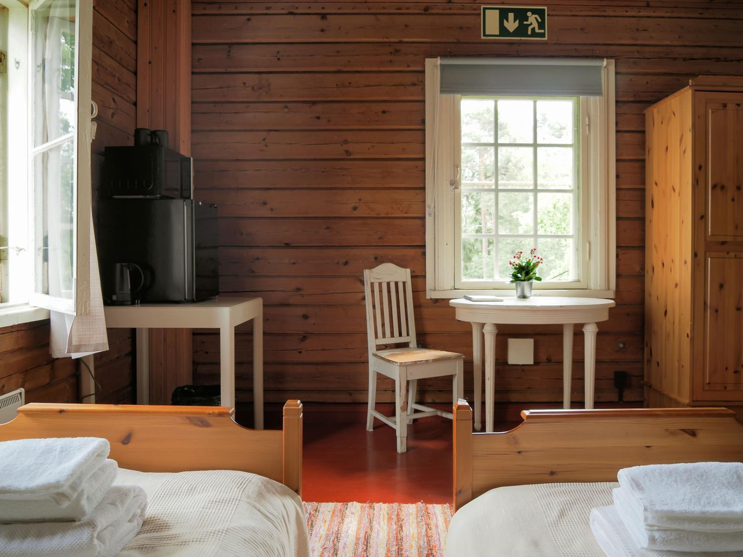 Twin Room With Shared Toilet