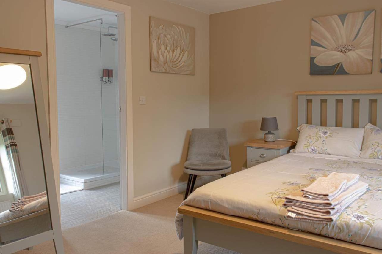 Double Room with Shower - Photo 1