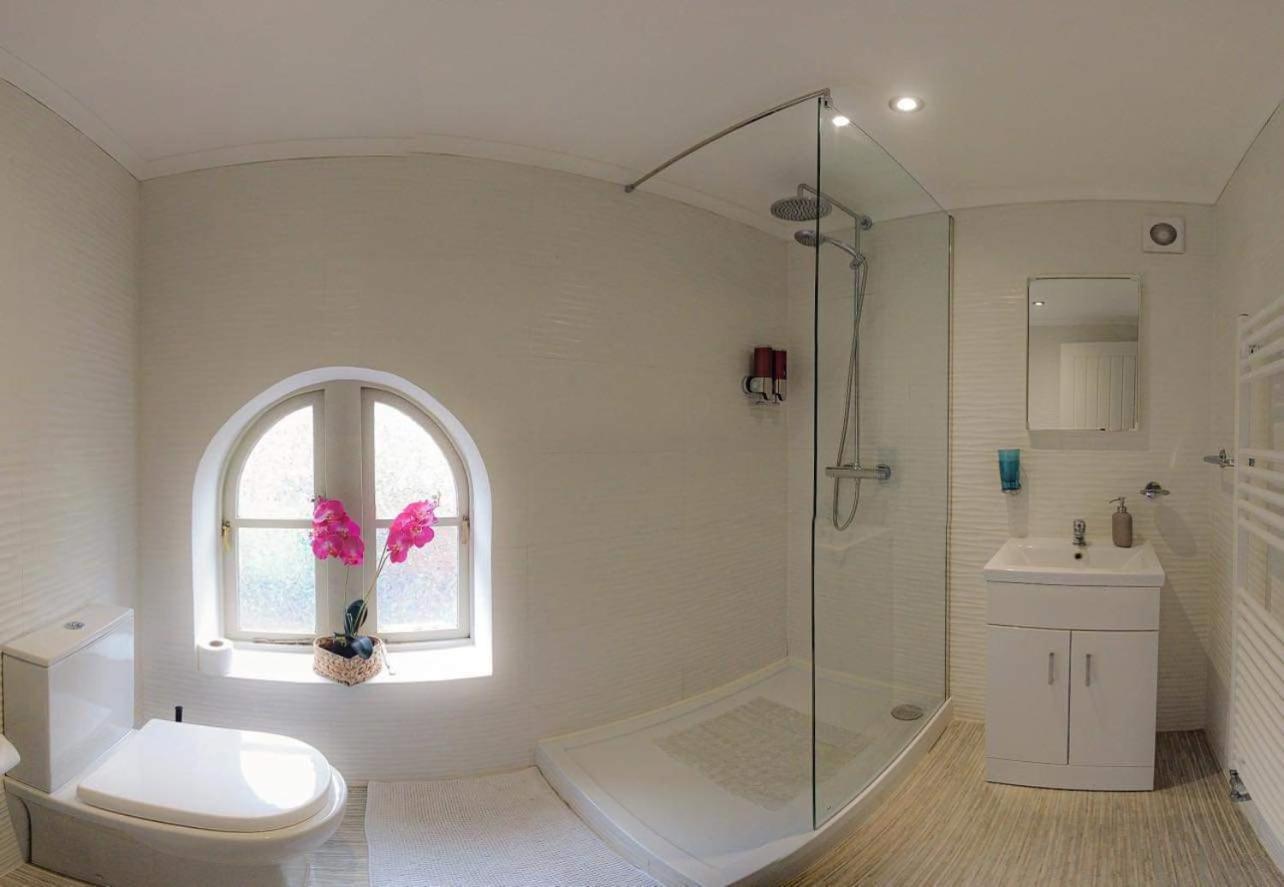 Double Room with Shower - Photo 15