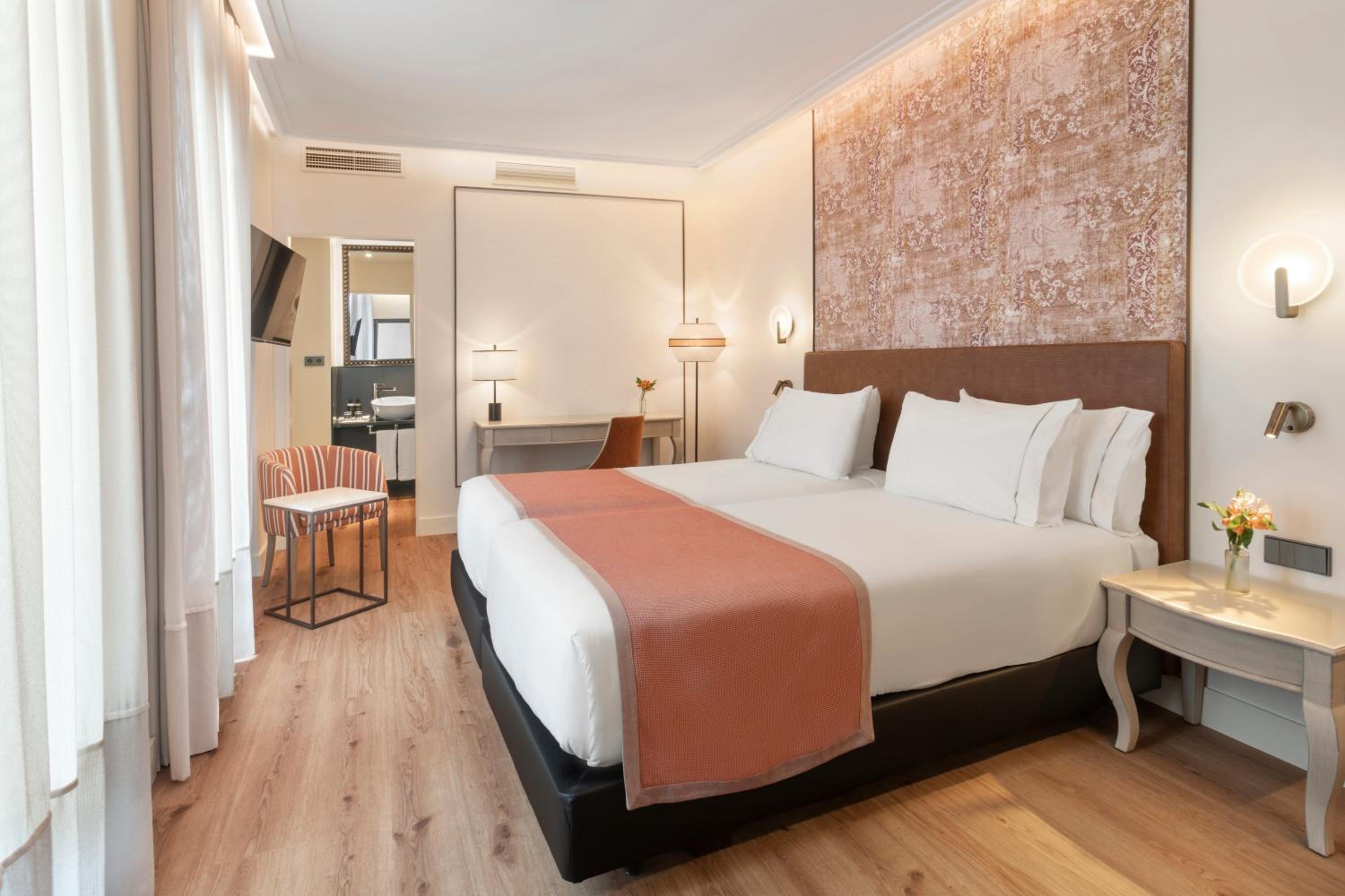 Double or Twin Room - Photo 3