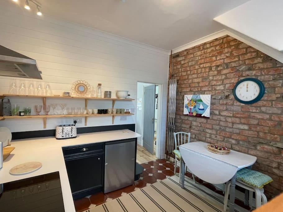 Three-Bedroom House photo 2