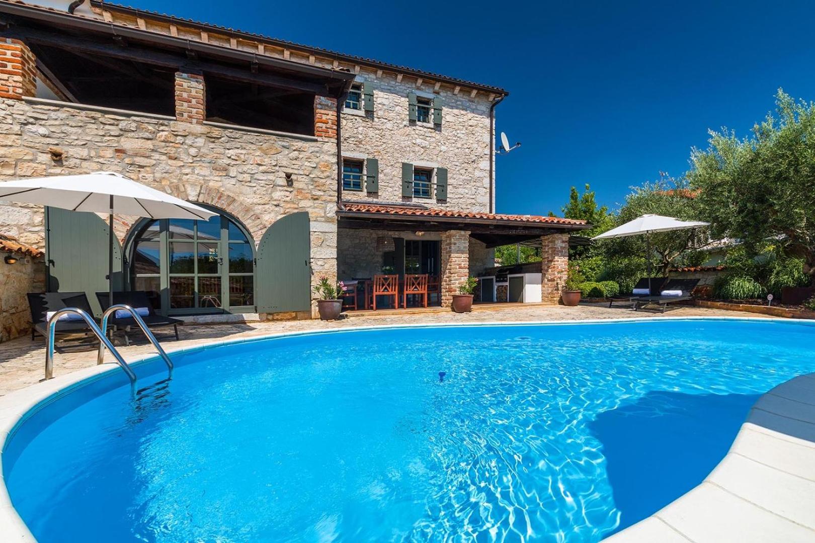 Villa photo 3