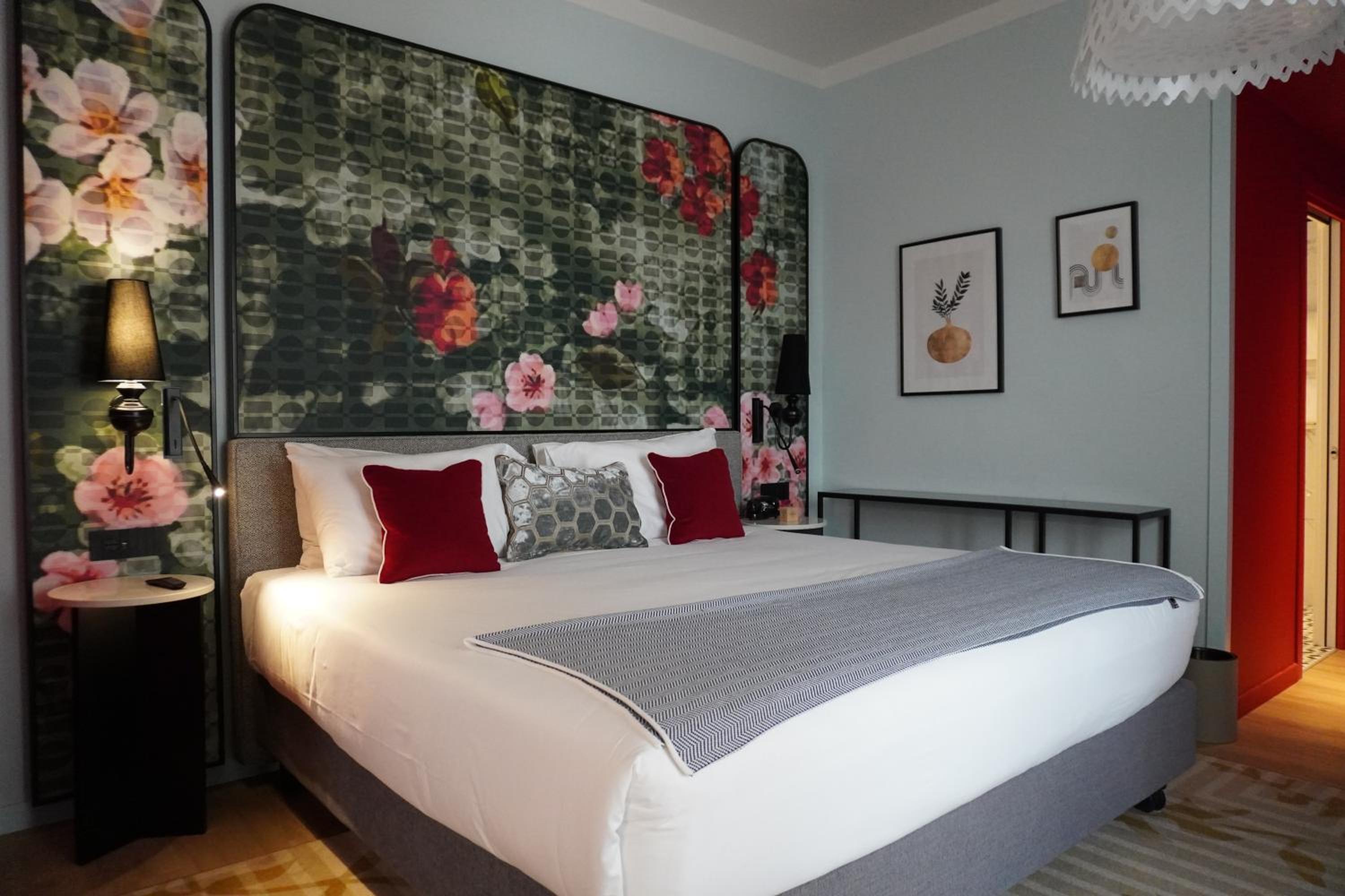 King Suite with Single Sofa Bed