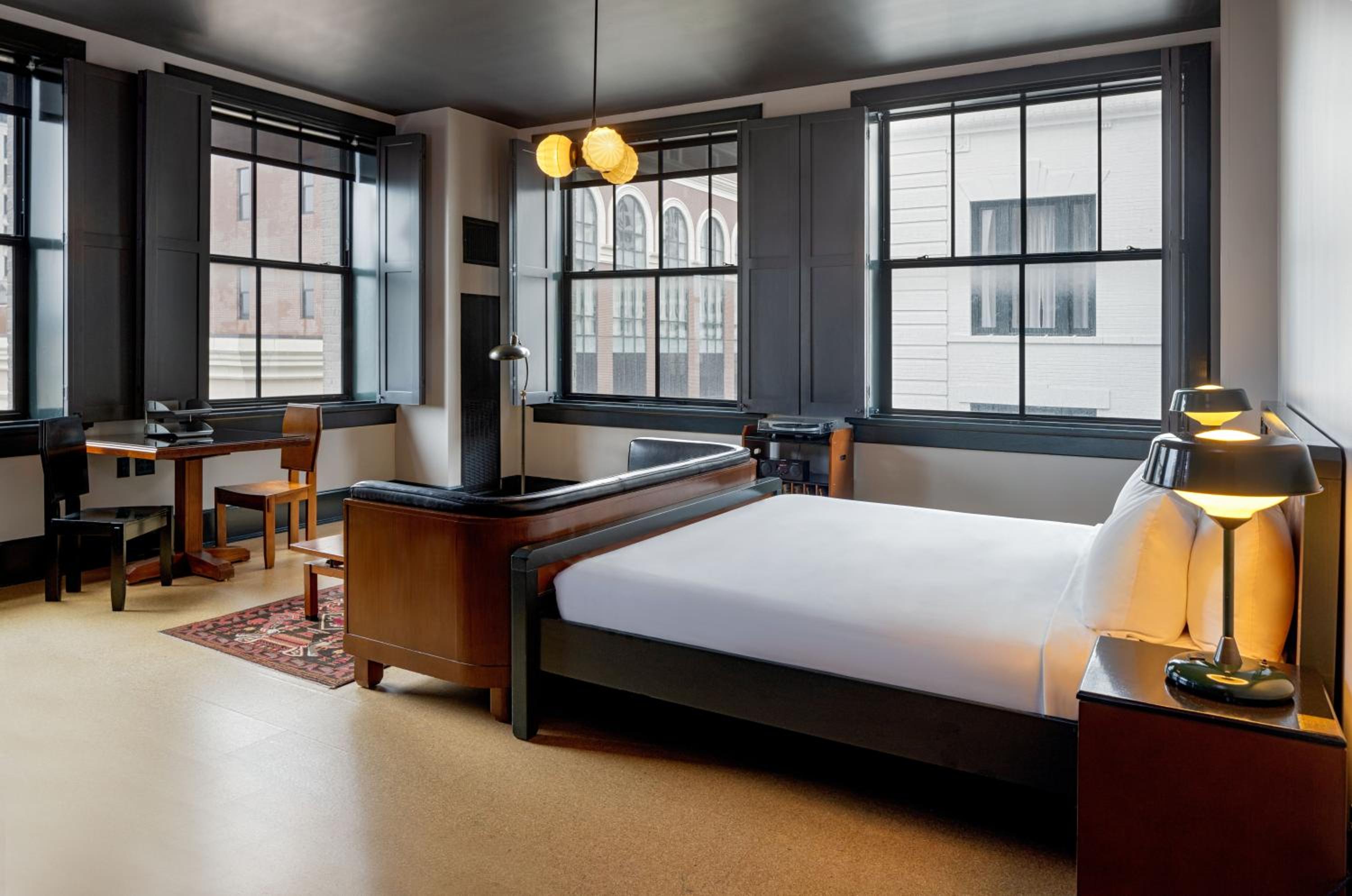 Corner King Room