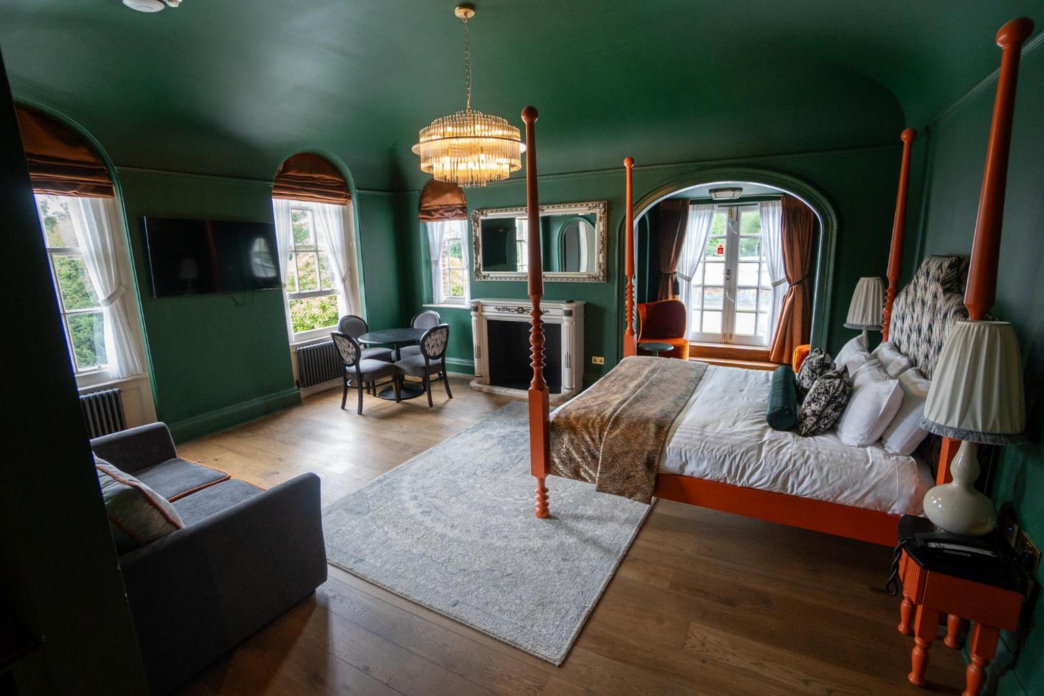 Premium Suite - Photo 5