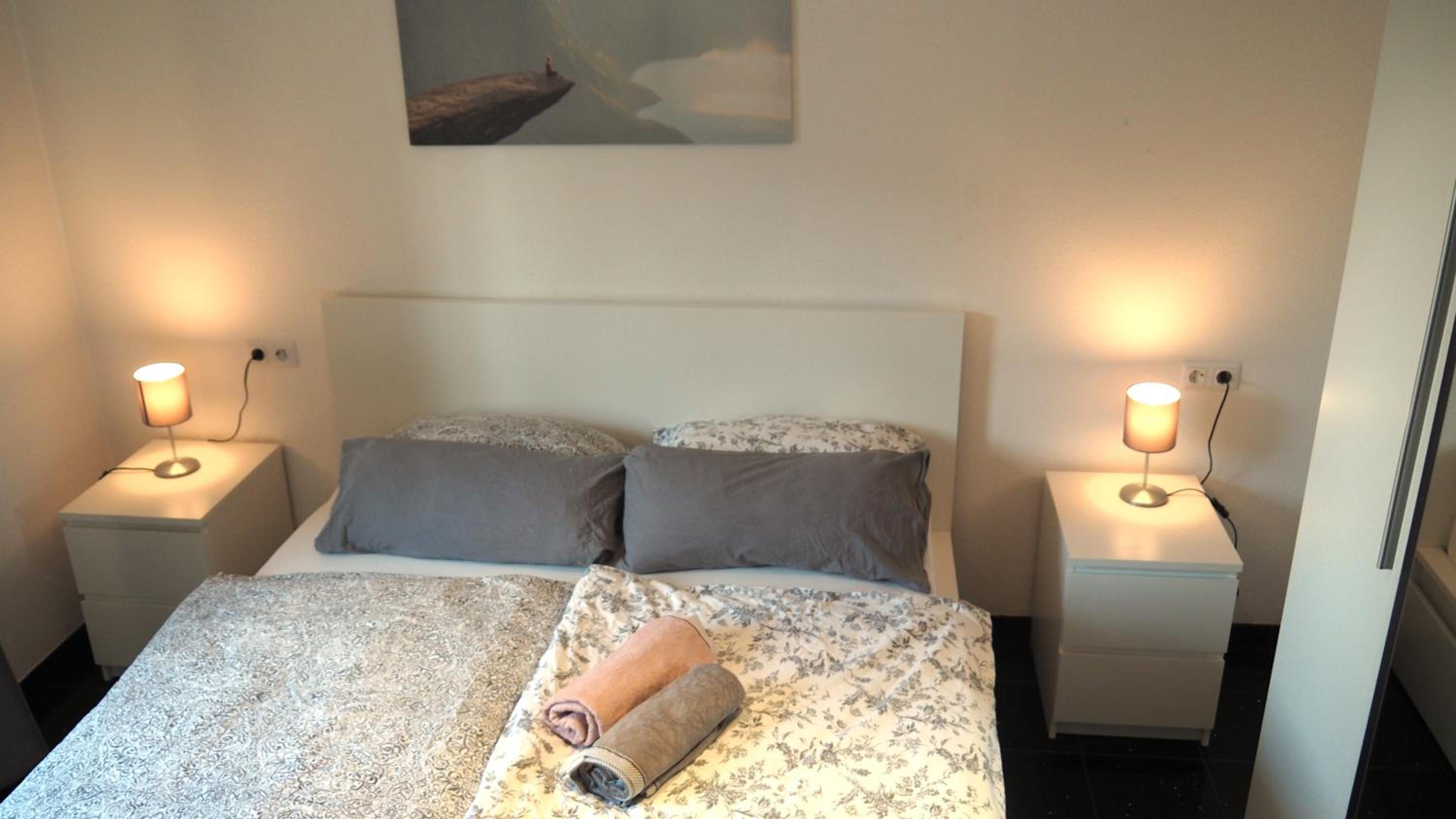 One-Bedroom Apartment photo 1