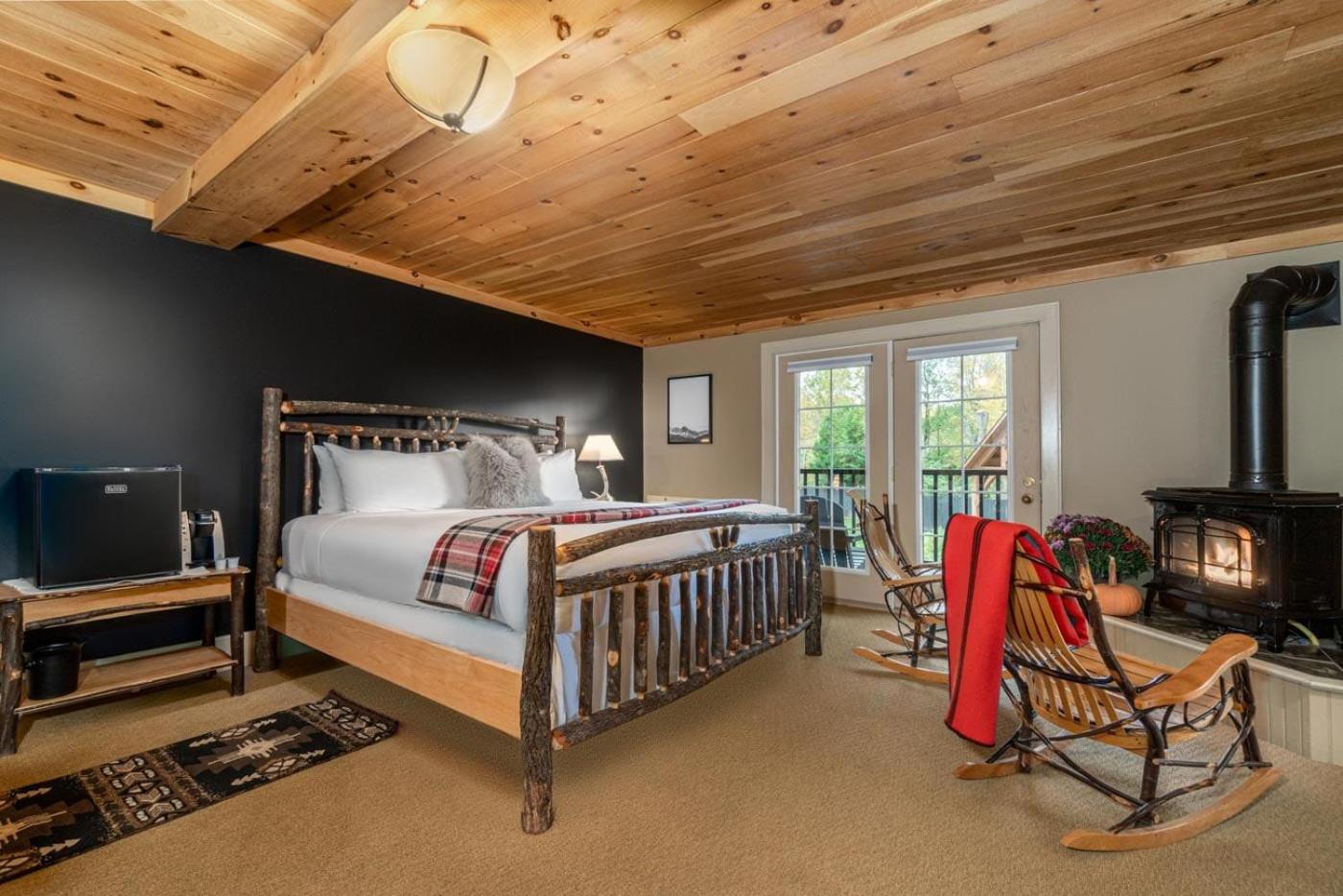 Deluxe King Suite - Photo 5