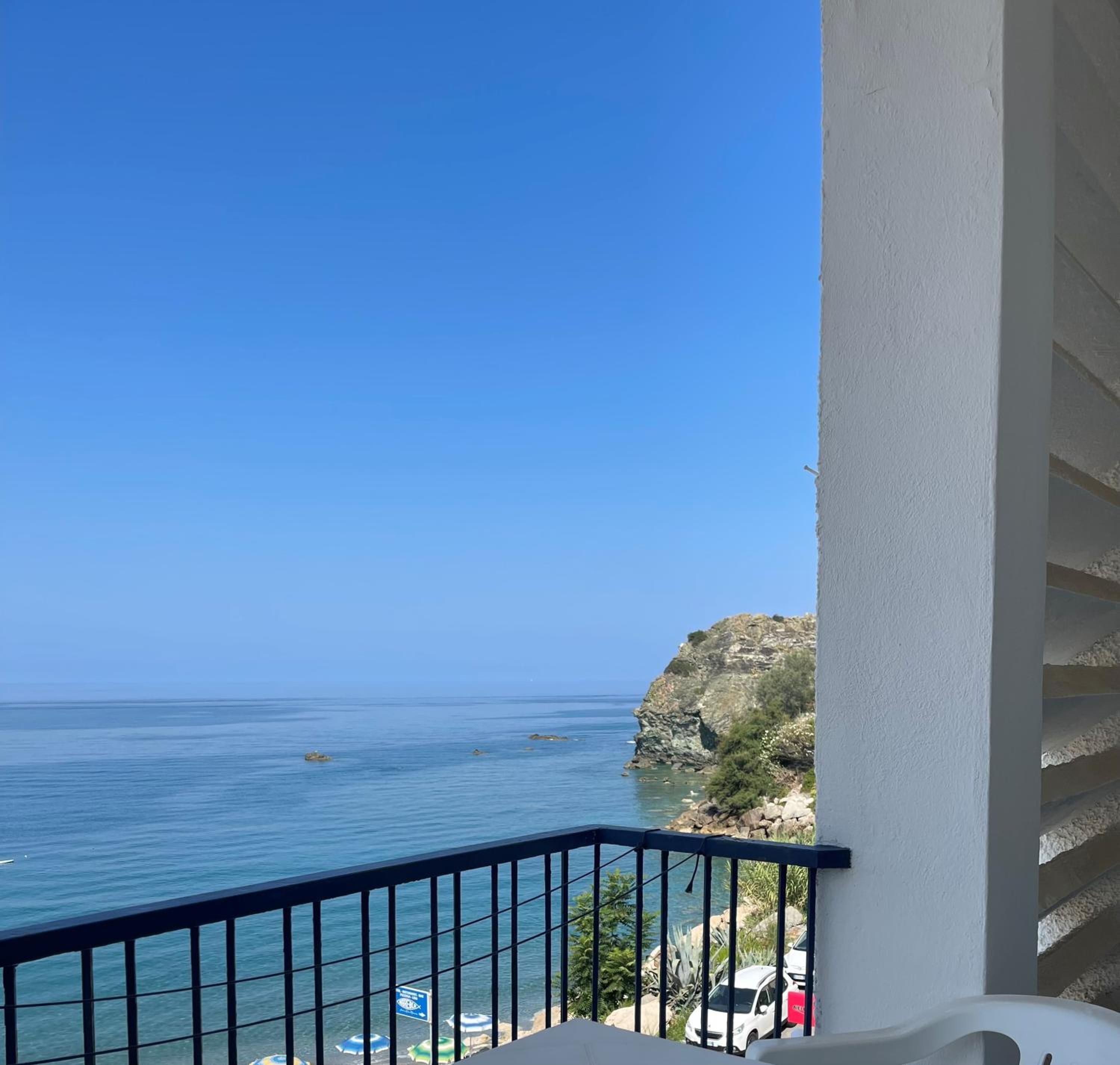 Double Room with Balcony and Sea View - Photo 6