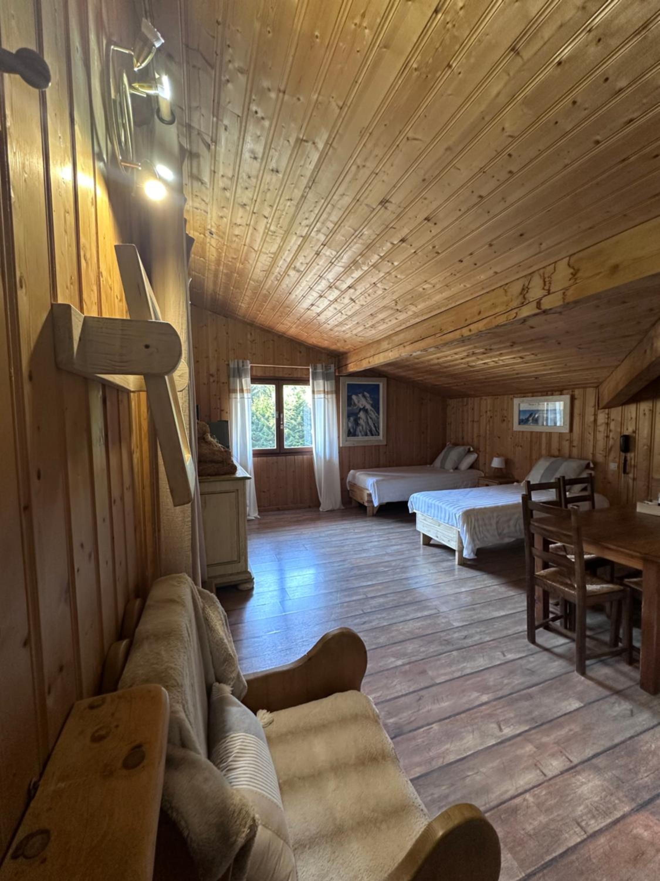 Suite - Photo 1