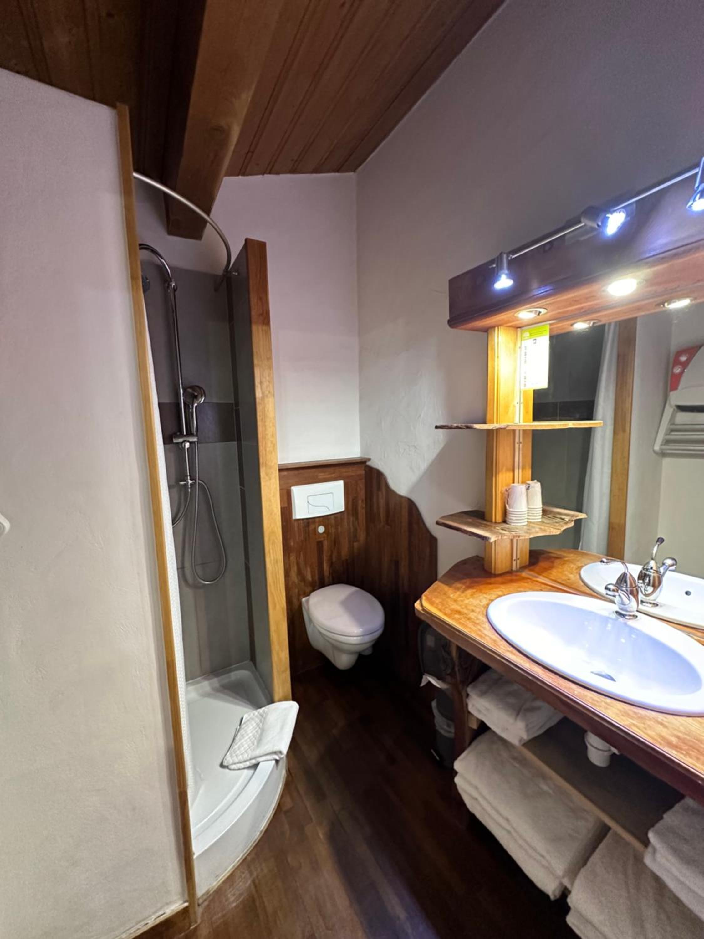 Suite - Photo 3
