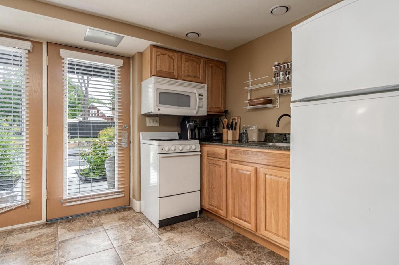 Duplex Suite - Photo 2