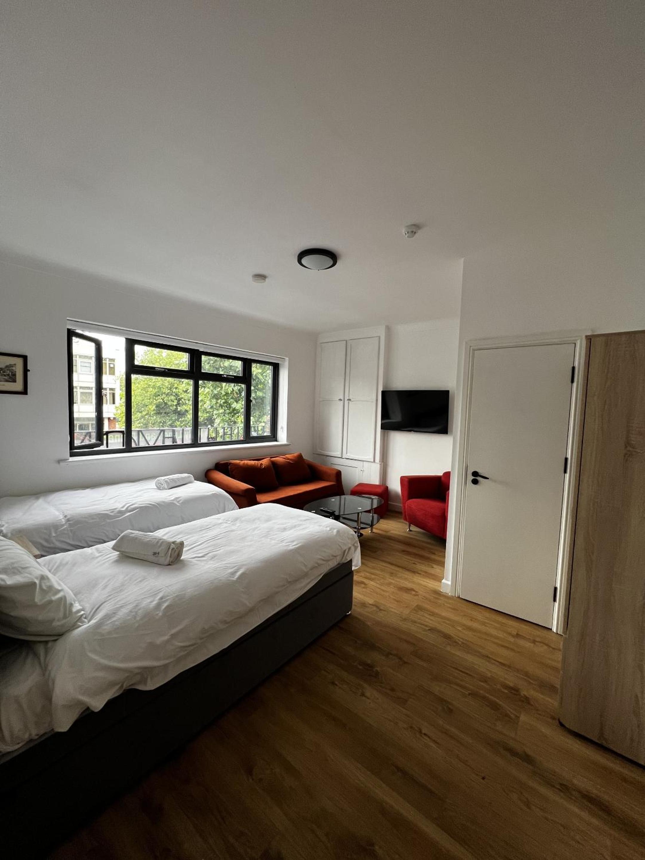 Deluxe Twin Room photo 3