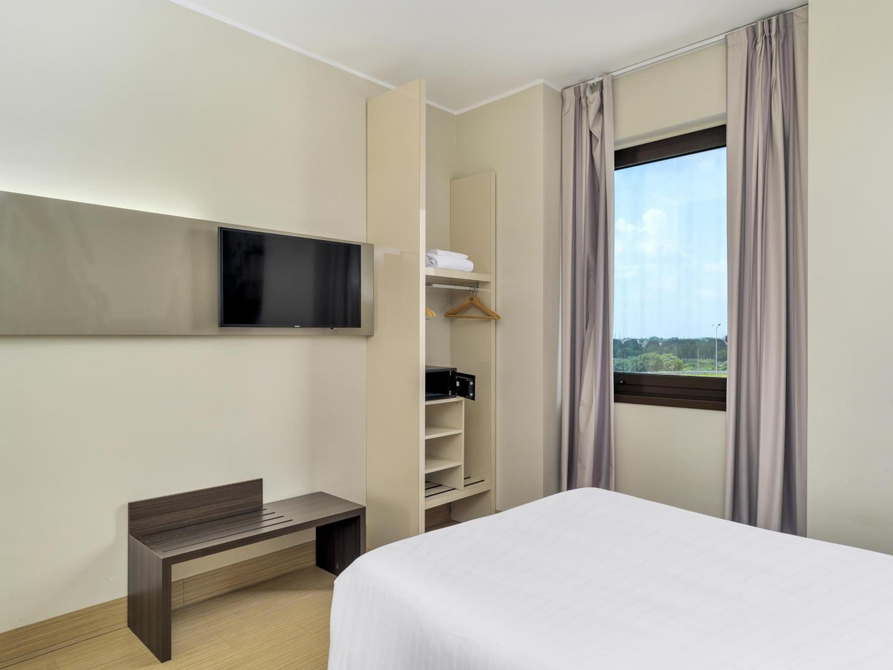Double Room - Disability Access - Photo 2