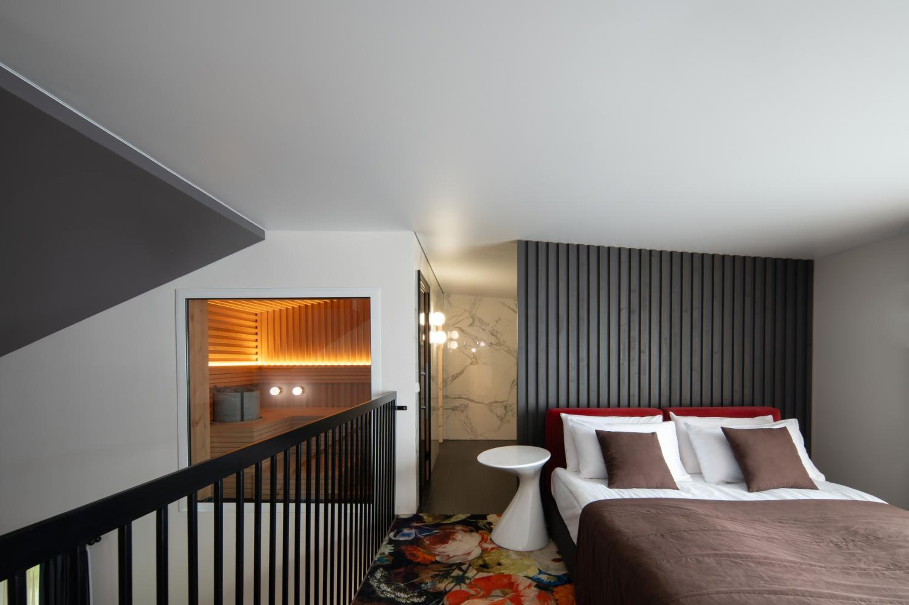 Royal Suite with Sauna and Hot Tub - Photo 3