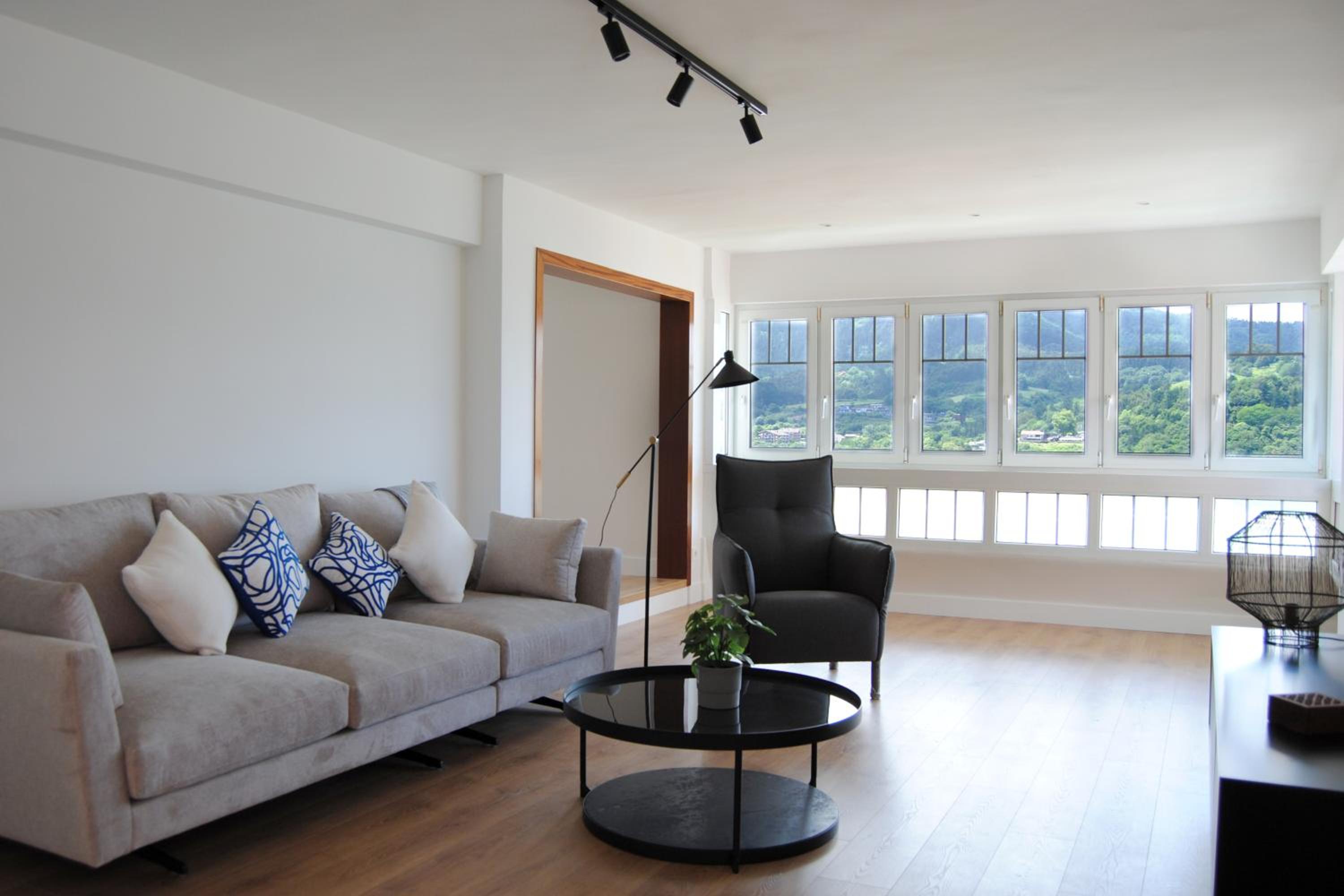 Apartamento de tres habitaciones con vista al mar