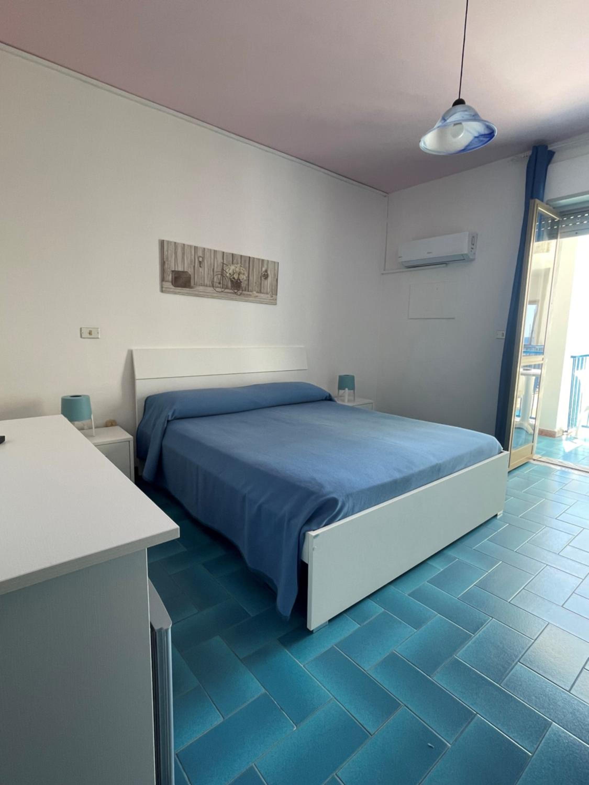 Double Room with Balcony and Sea View - Photo 5