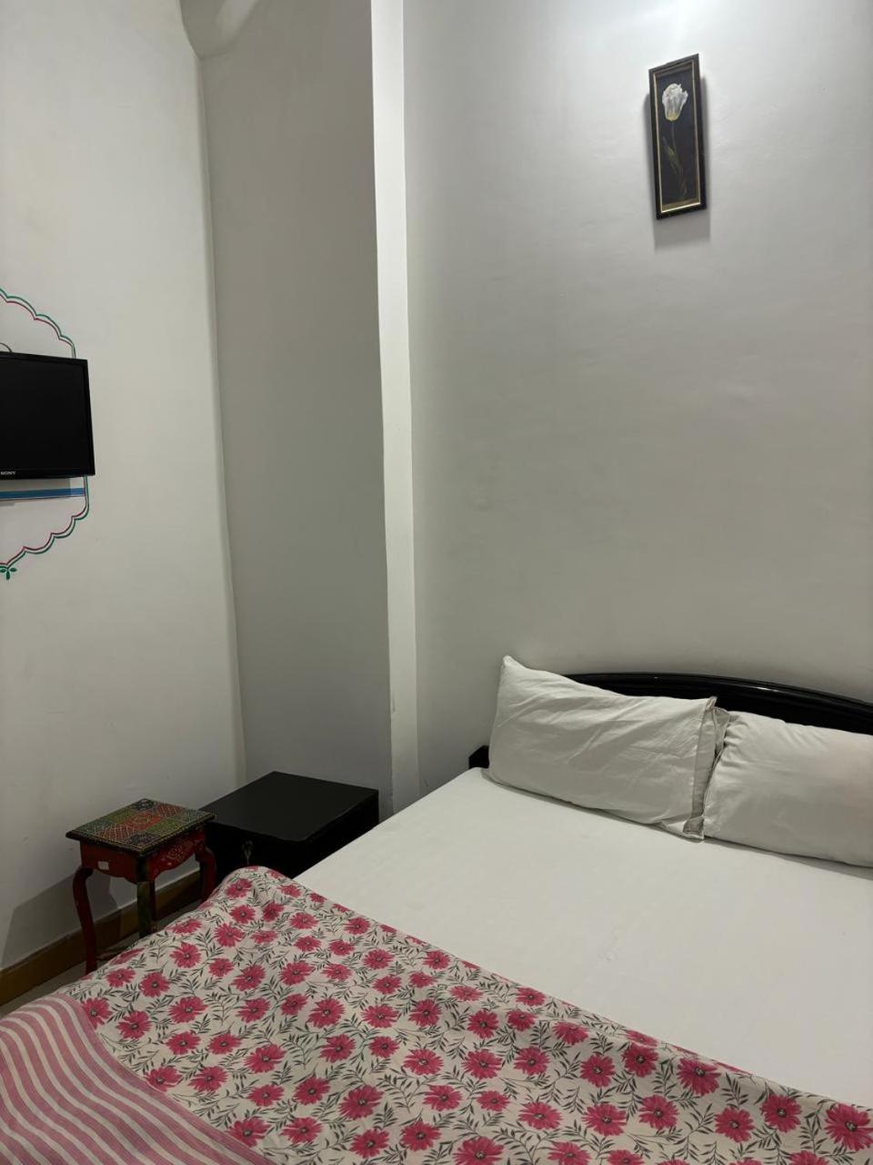 Single Room with Bathroom photo 3
