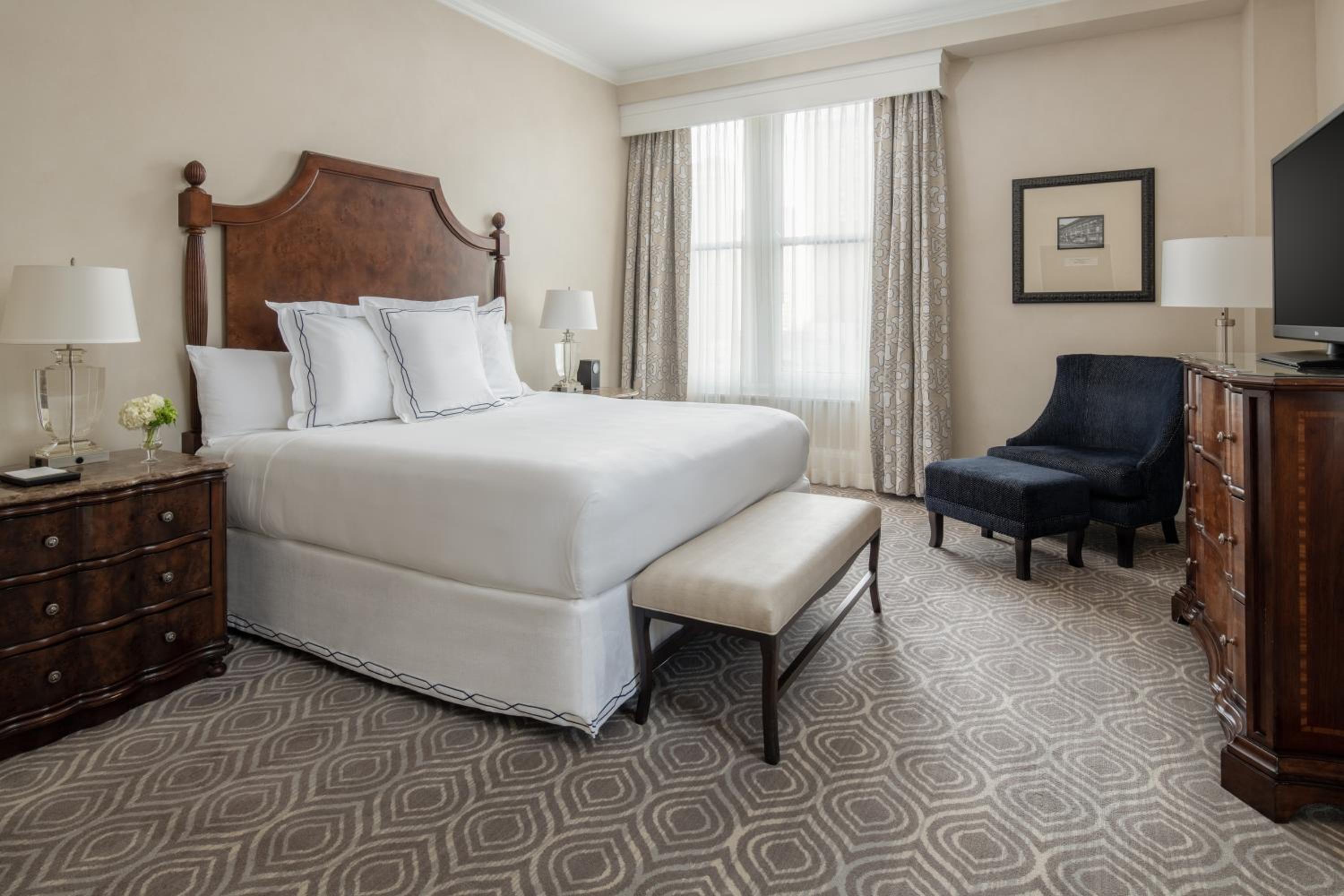 Luxury King Suite