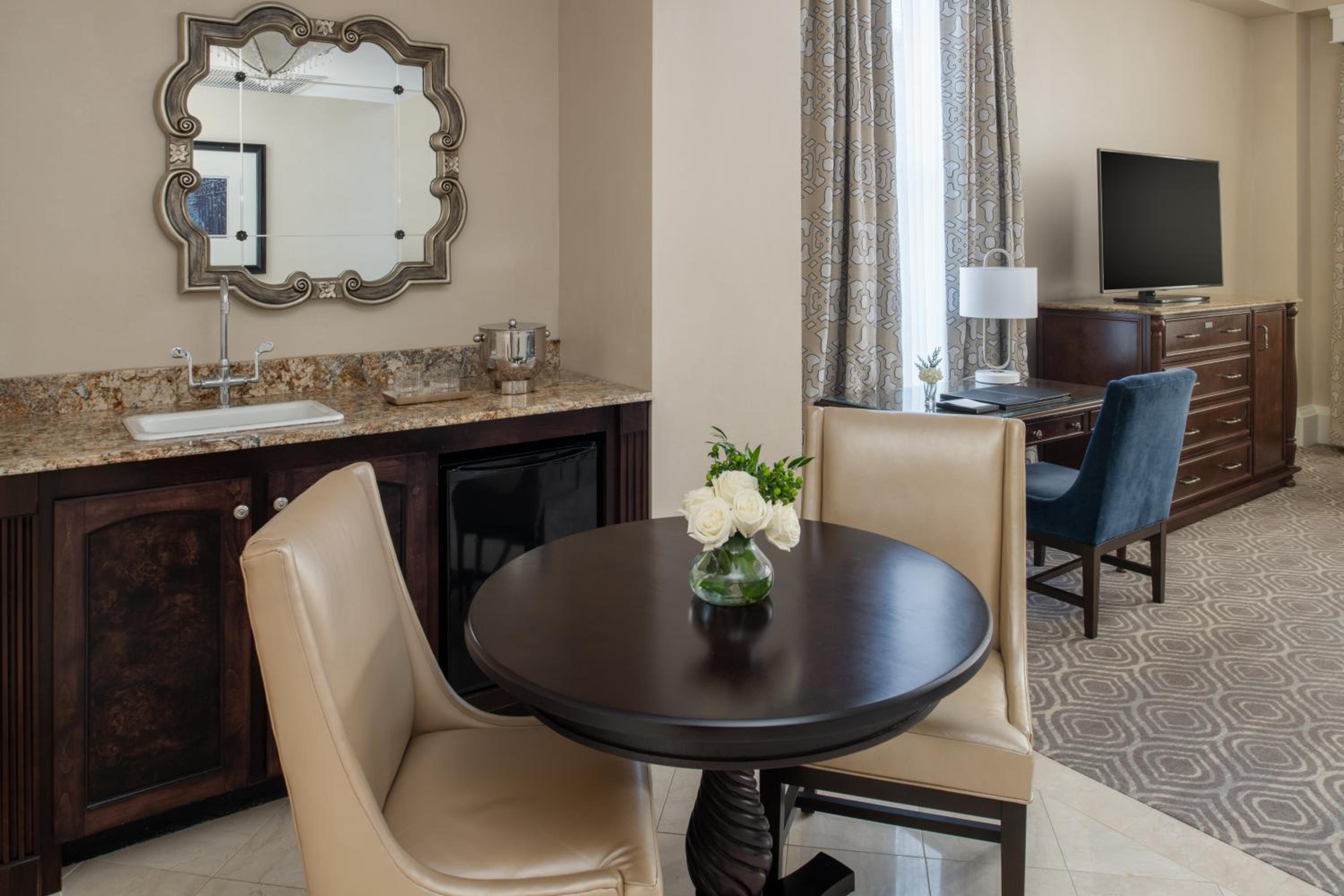 Luxury King Suite