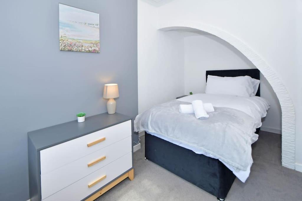 Three-Bedroom House photo 1