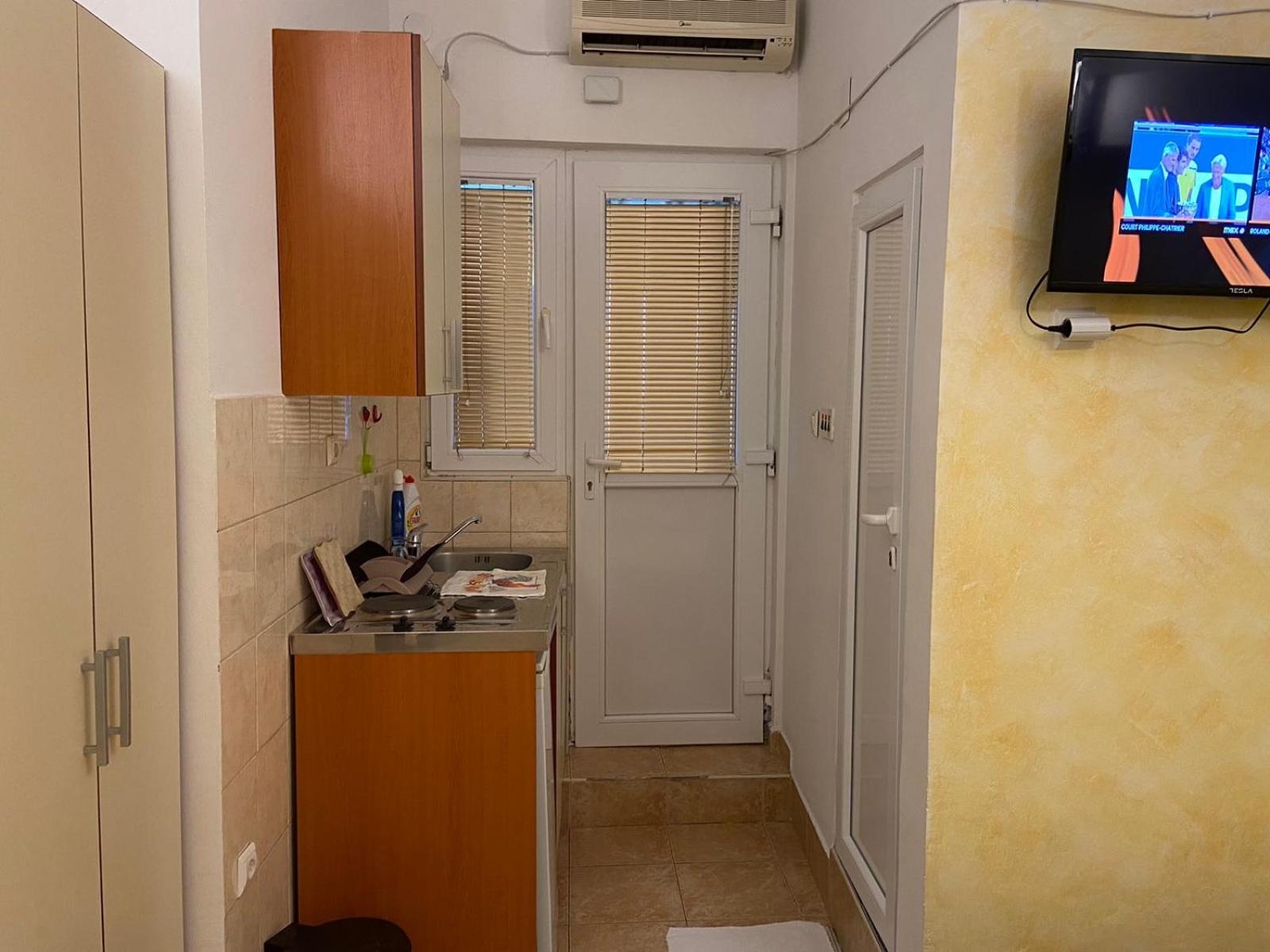 One-Bedroom Apartment photo 2