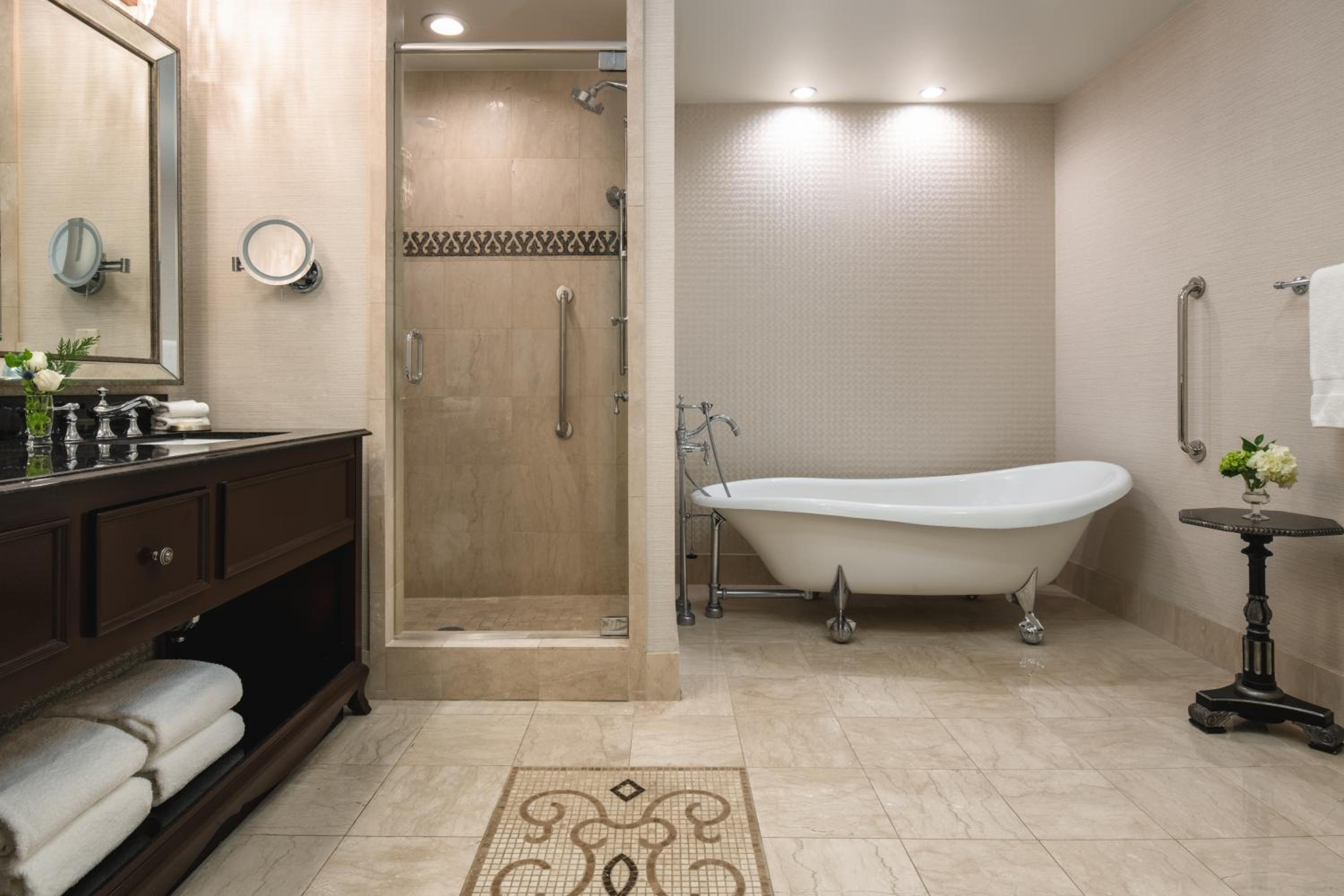 Luxury King Suite