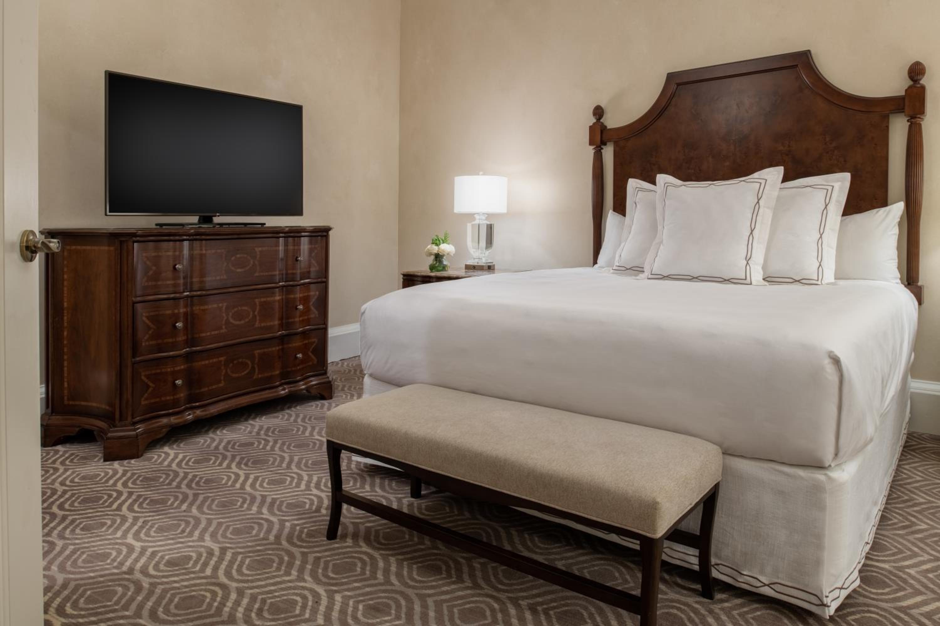 Waldorf King Suite