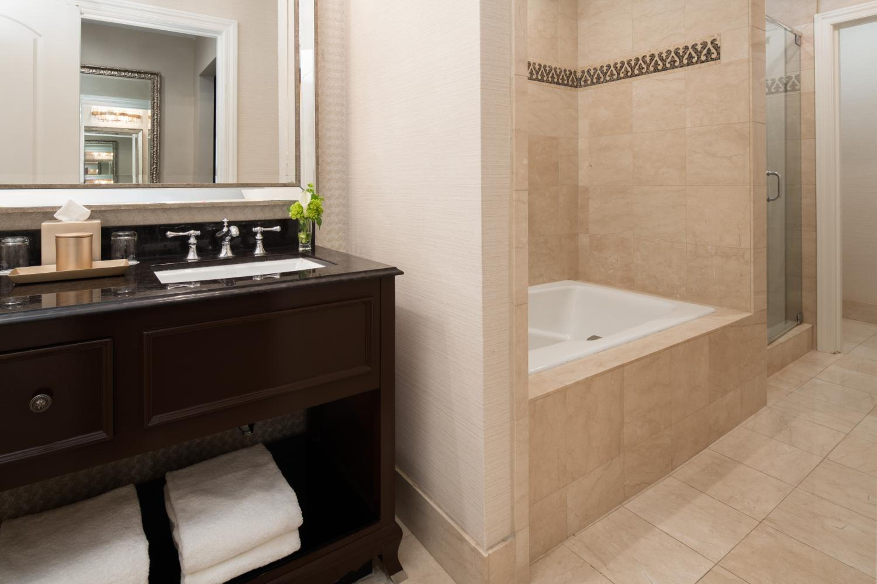 Waldorf King Suite