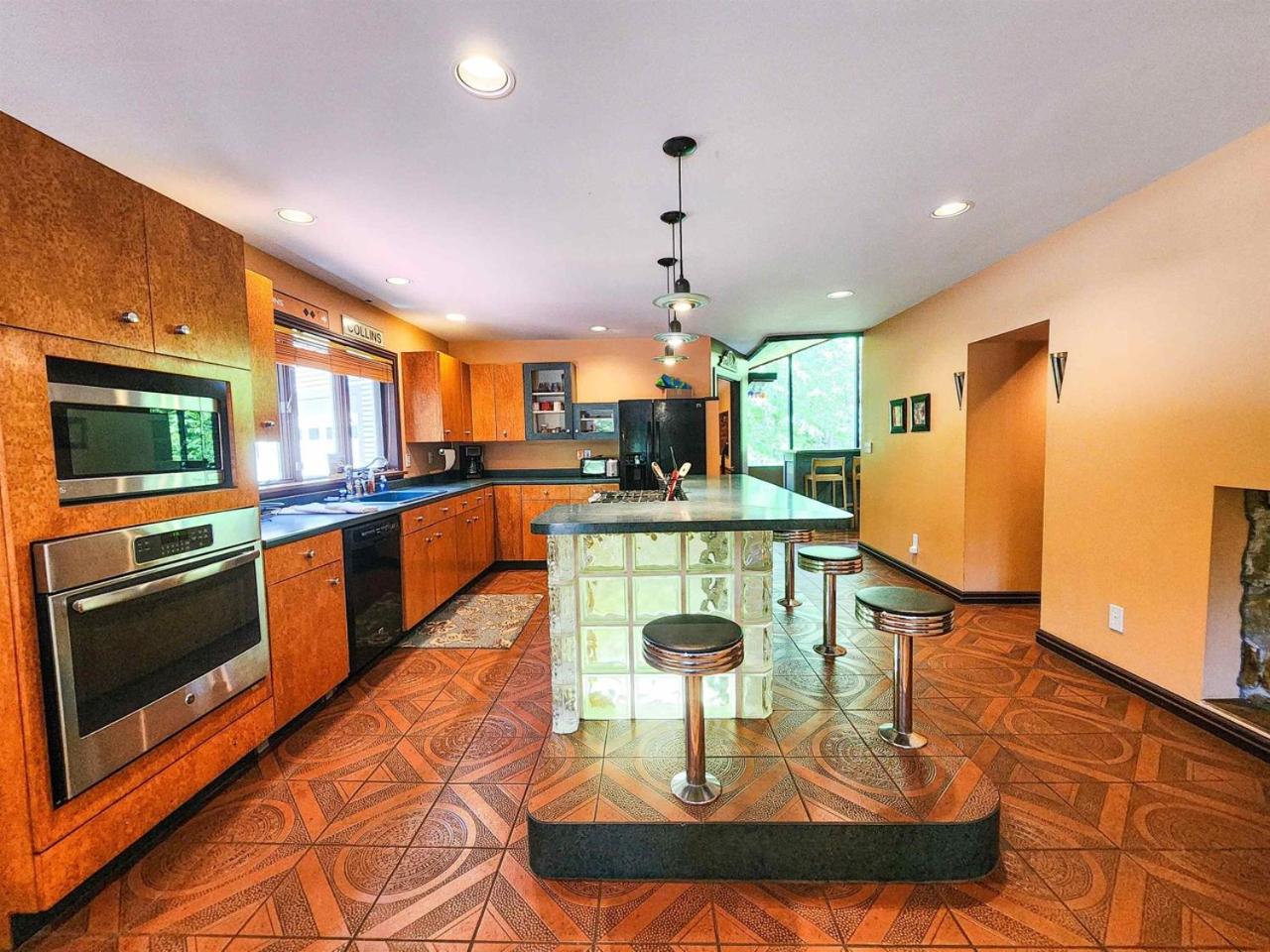 Three-Bedroom House photo 2