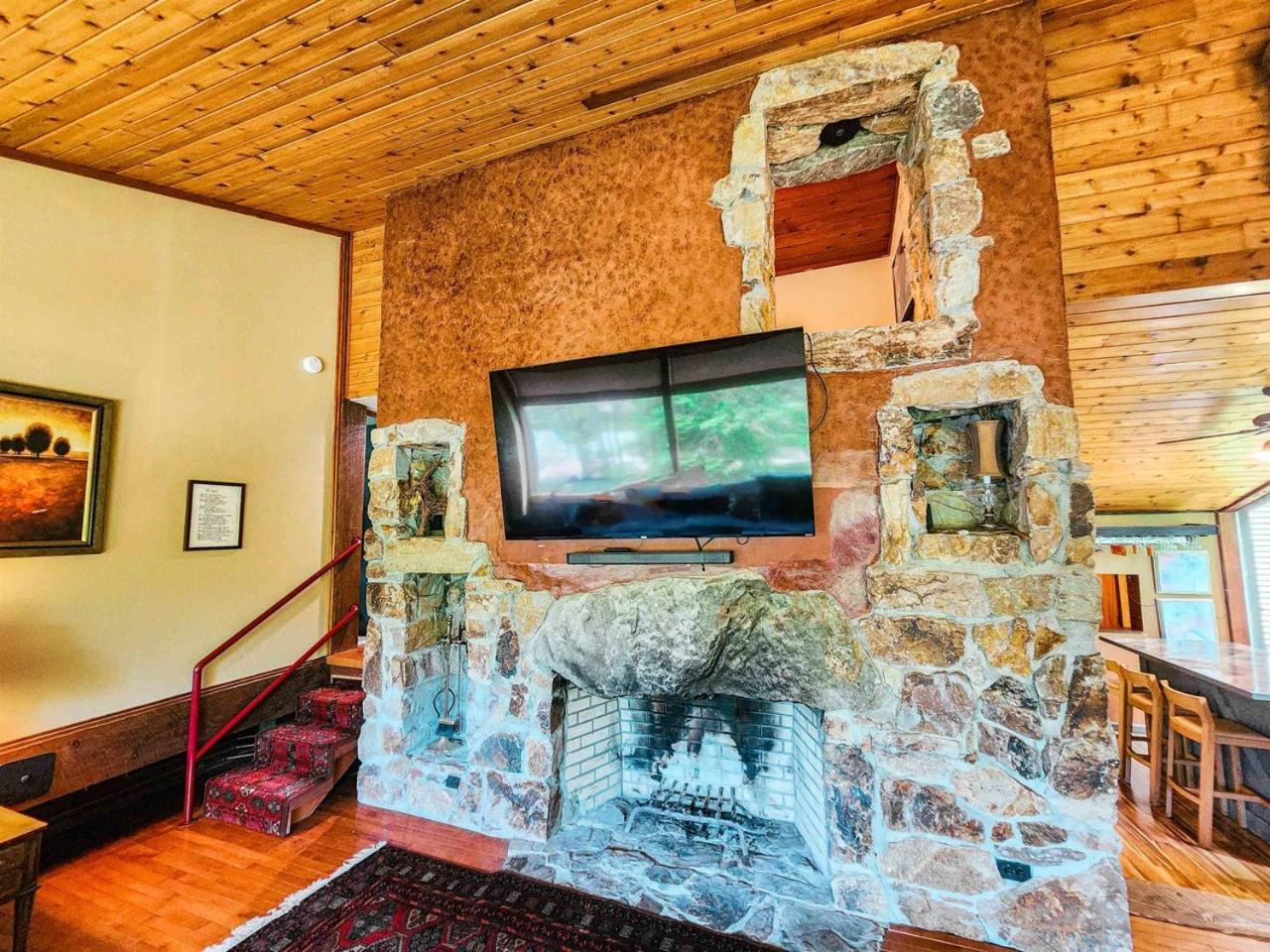 Three-Bedroom House photo 2