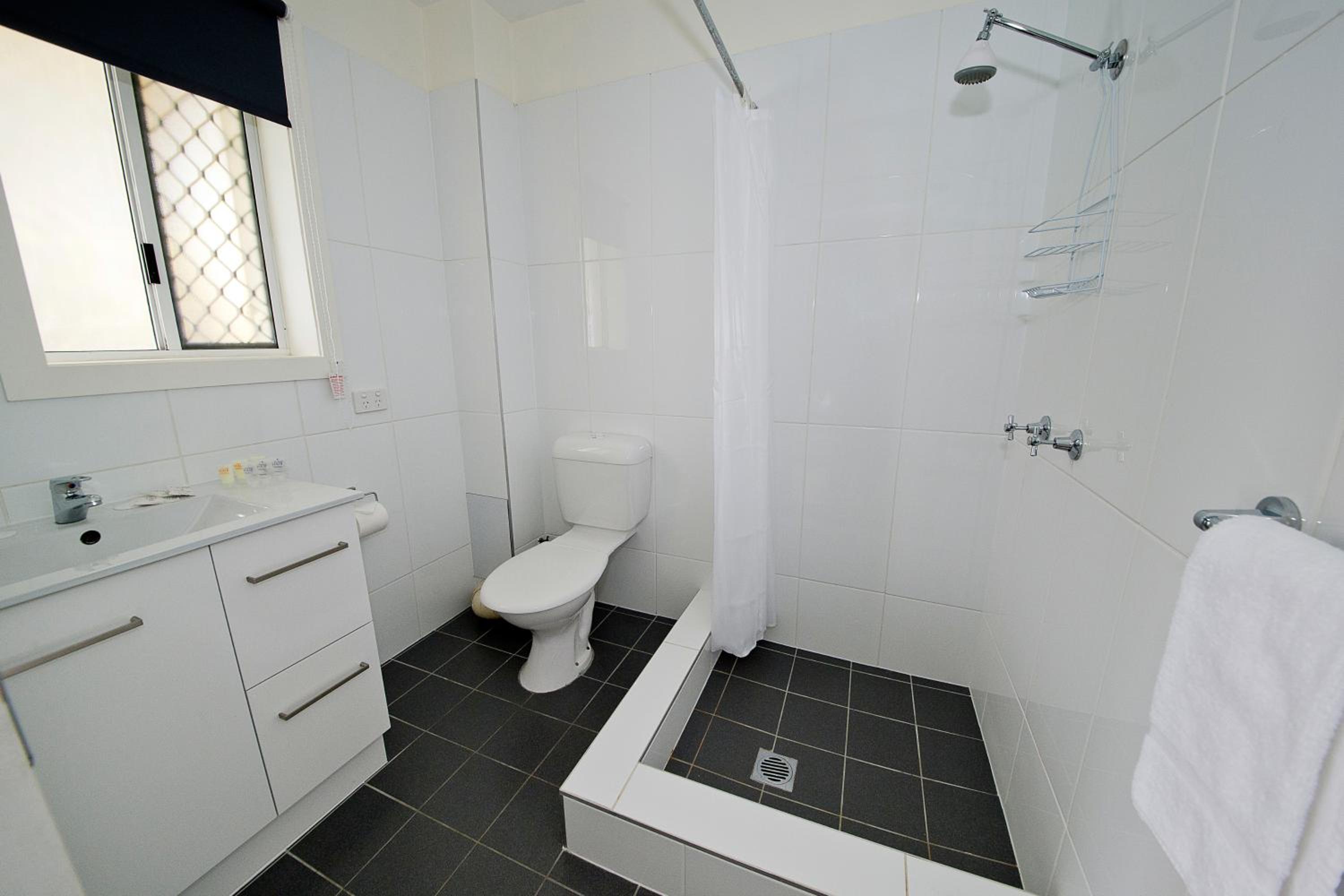 Triple Room - Ground Floor (Parking subject to availability) photo 2