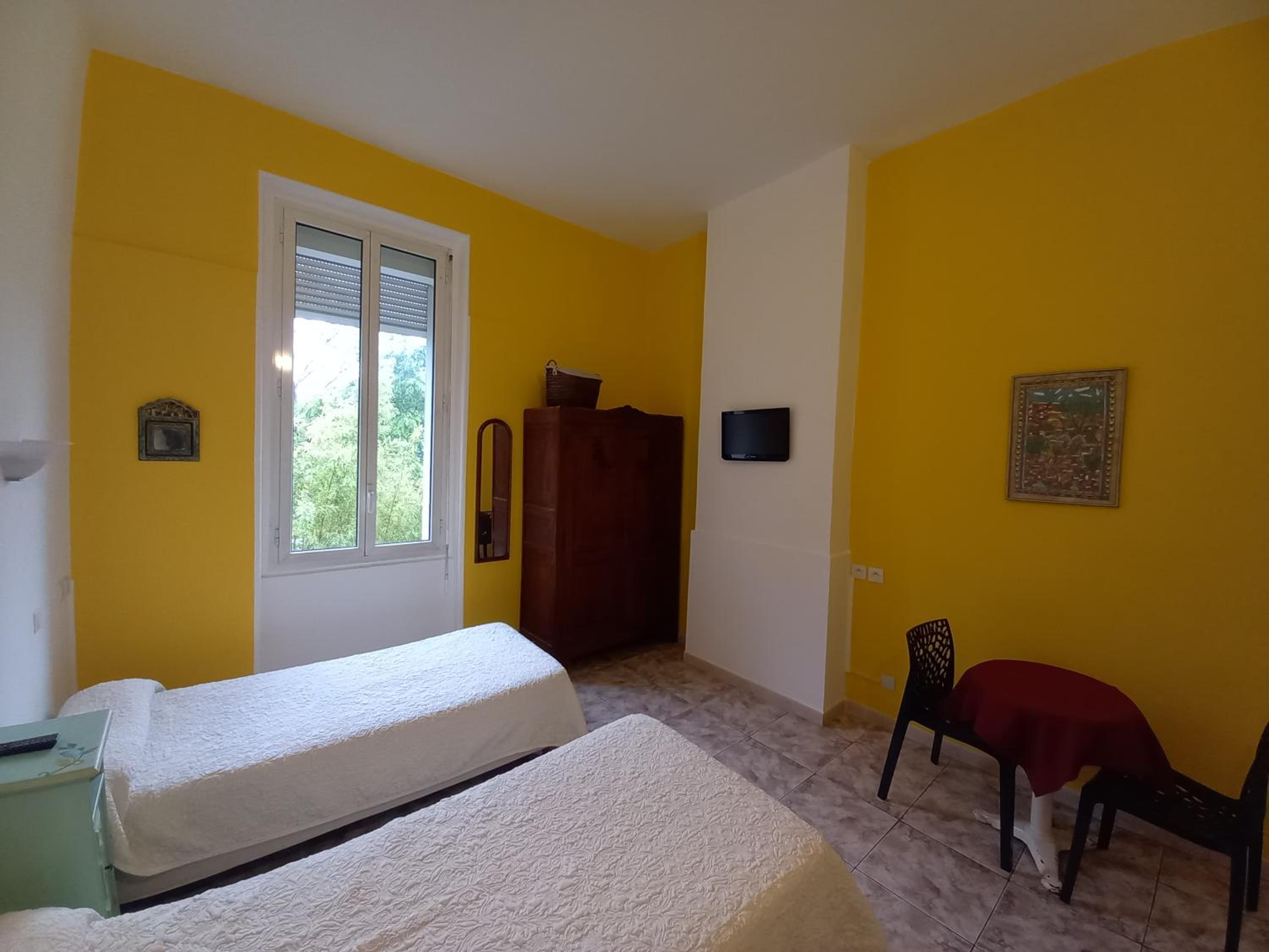 Twin Room - Photo 1